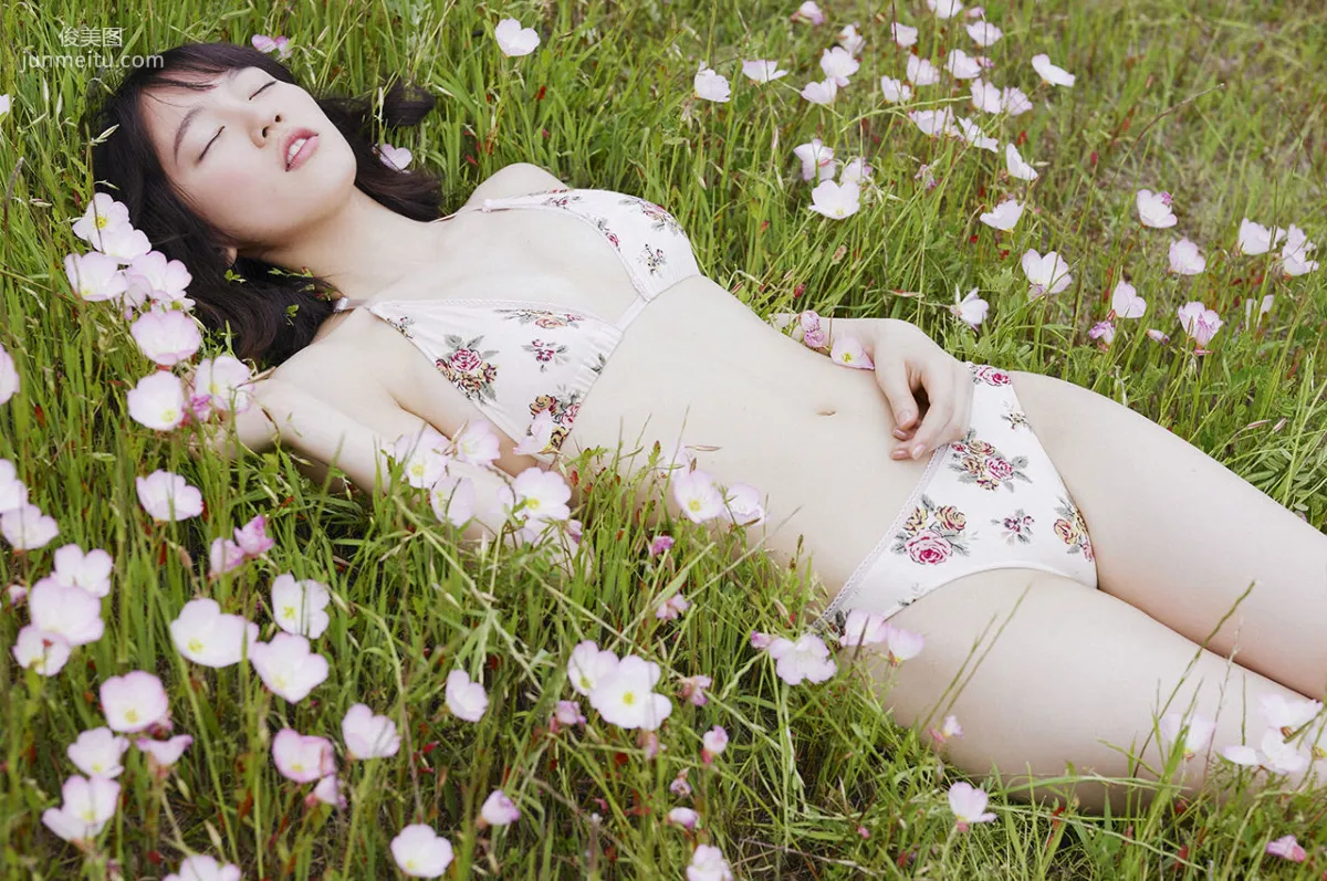 Riho Yoshioka Distant Memories [WPB-net] No.183 Photo Set photo 33