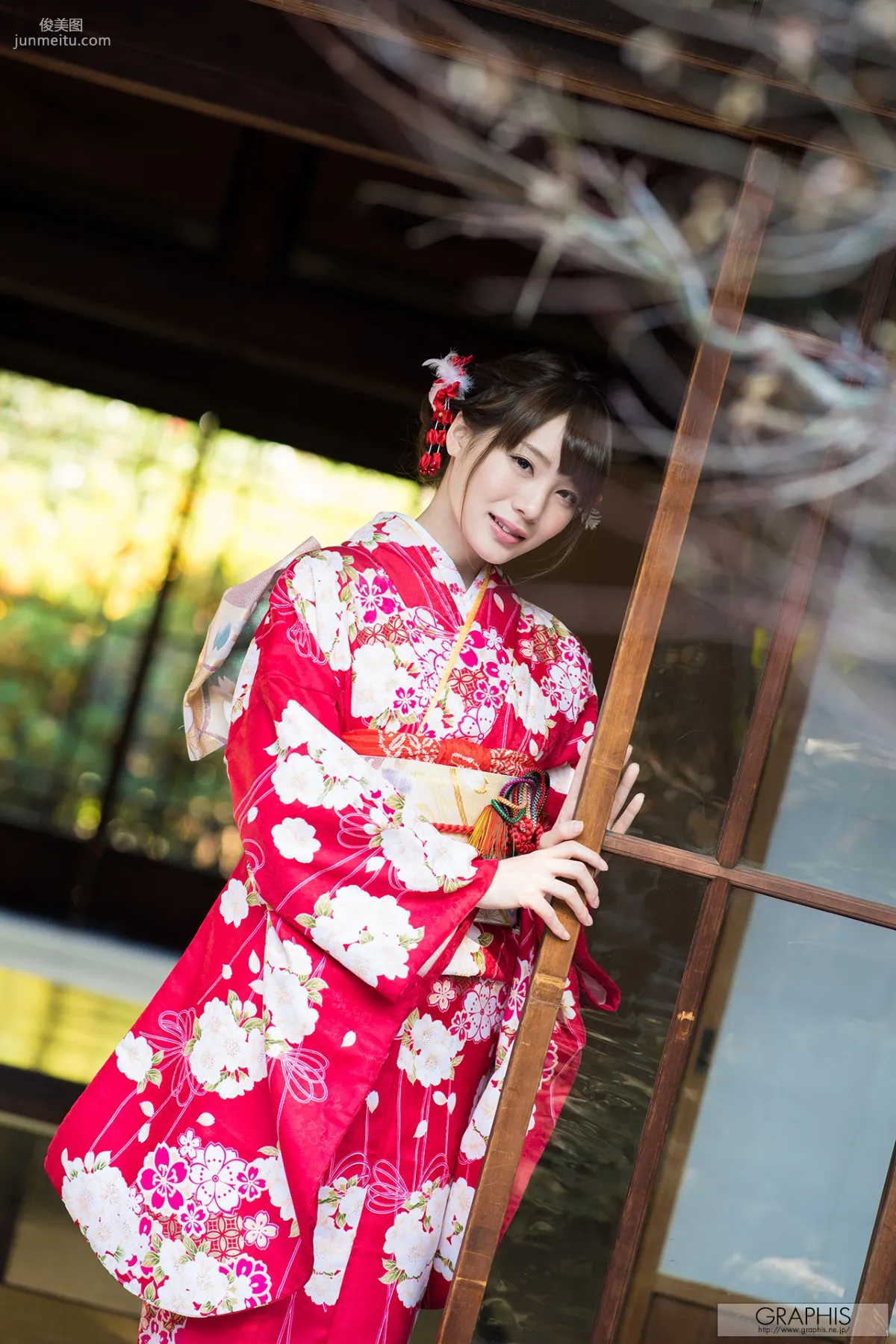 Airi Suzumura [Graphis] Limited Edition Photo Set photo 17