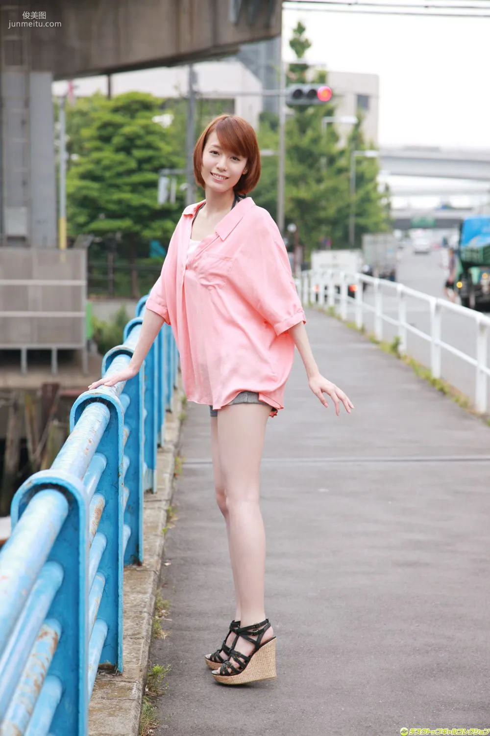 Erika Tsunashima 'Getting Close to the Bare Skin of a Superb Slender Older Sister' Photo Set [DGC] NO.1054 photo 2
