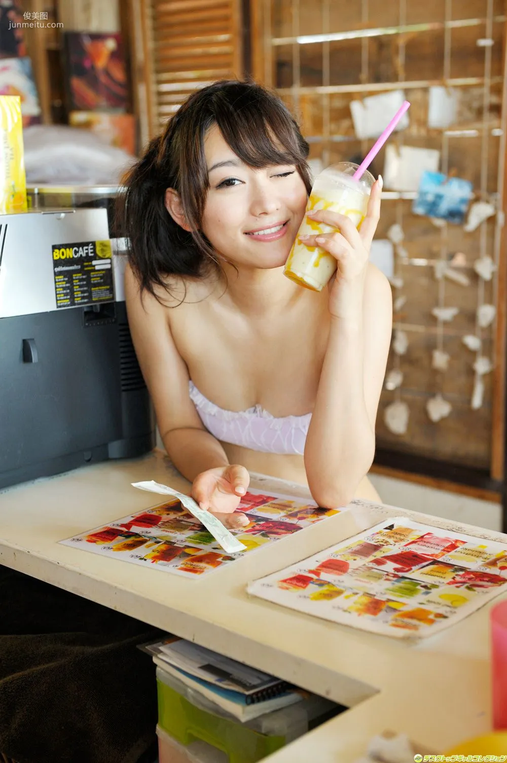 西野翔《ルックス抜群!ビーチで輝く女神のヒップ》寫真集 [DGC] NO.1058 71