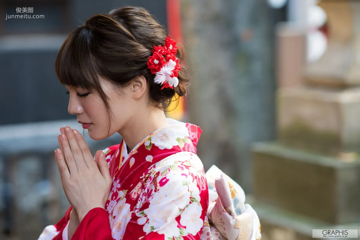 Airi Suzumura [Graphis] Limited Edition Photo Set photo 6