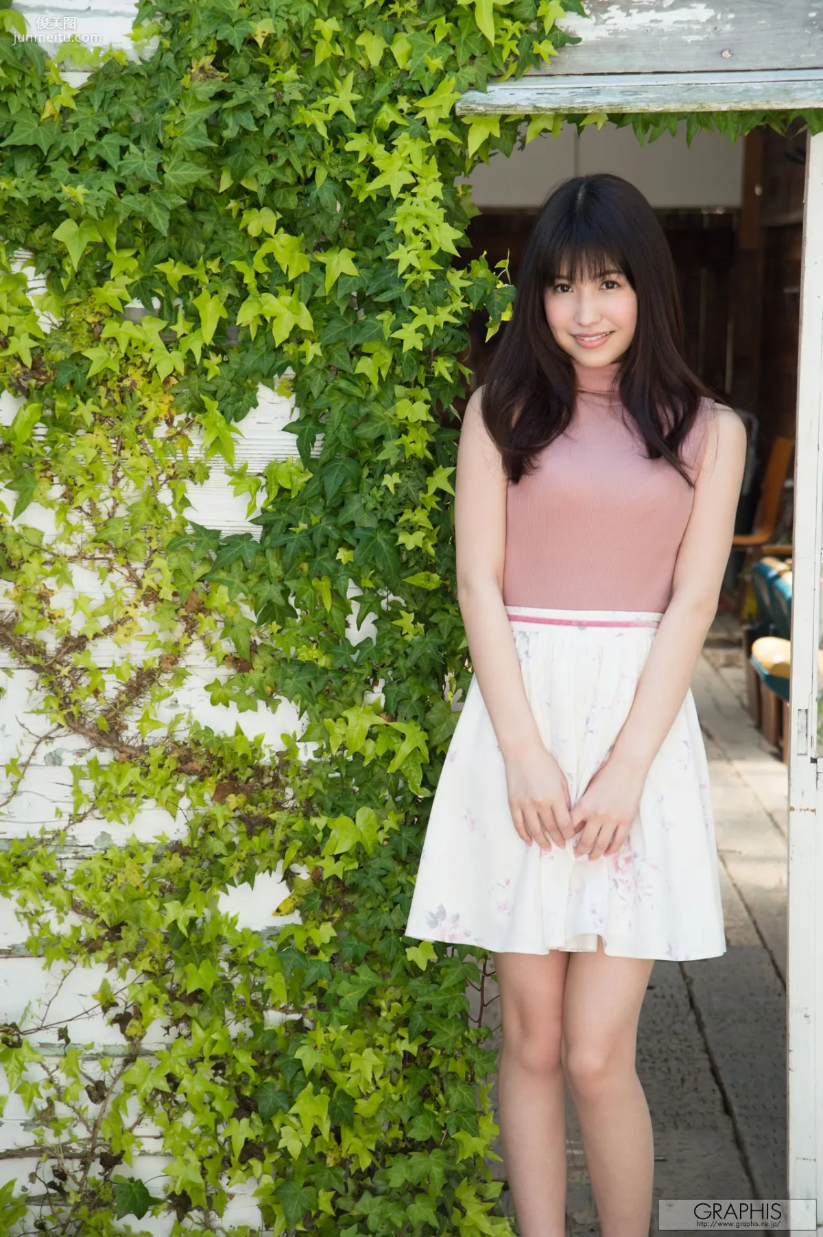 Momo Sakura: Graphis first gravure photo 1