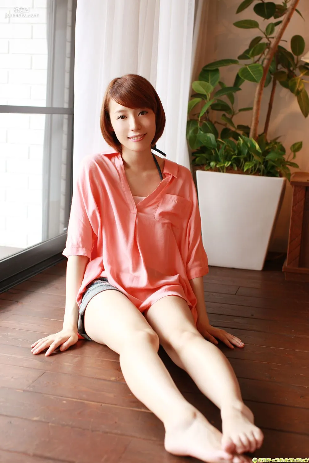 Erika Tsunashima 'Getting Close to the Bare Skin of a Superb Slender Older Sister' Photo Set [DGC] NO.1054 photo 7