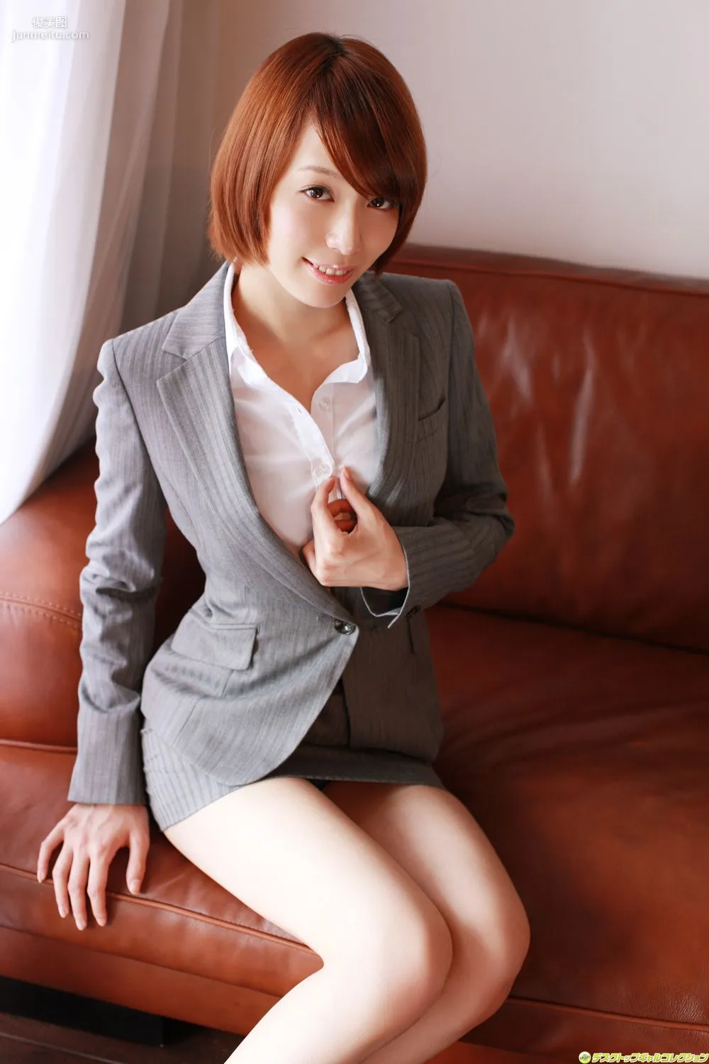 Erika Tsunashima 'Getting Close to the Bare Skin of a Superb Slender Older Sister' Photo Set [DGC] NO.1054 photo 25