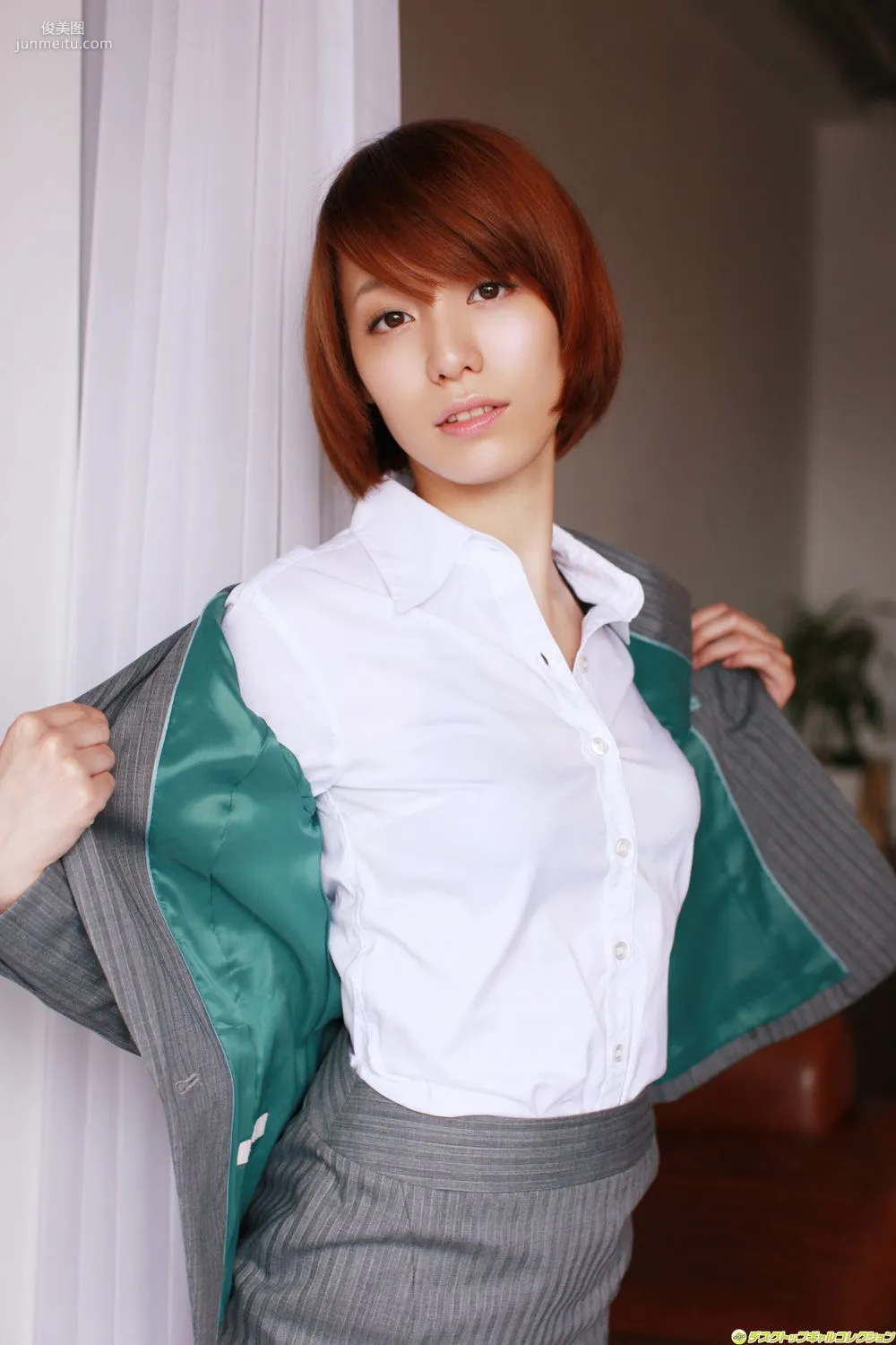 Erika Tsunashima 'Getting Close to the Bare Skin of a Superb Slender Older Sister' Photo Set [DGC] NO.1054 photo 38
