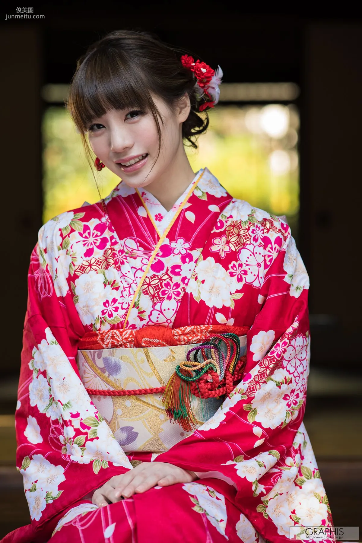 Airi Suzumura [Graphis] Limited Edition Photo Set photo 16