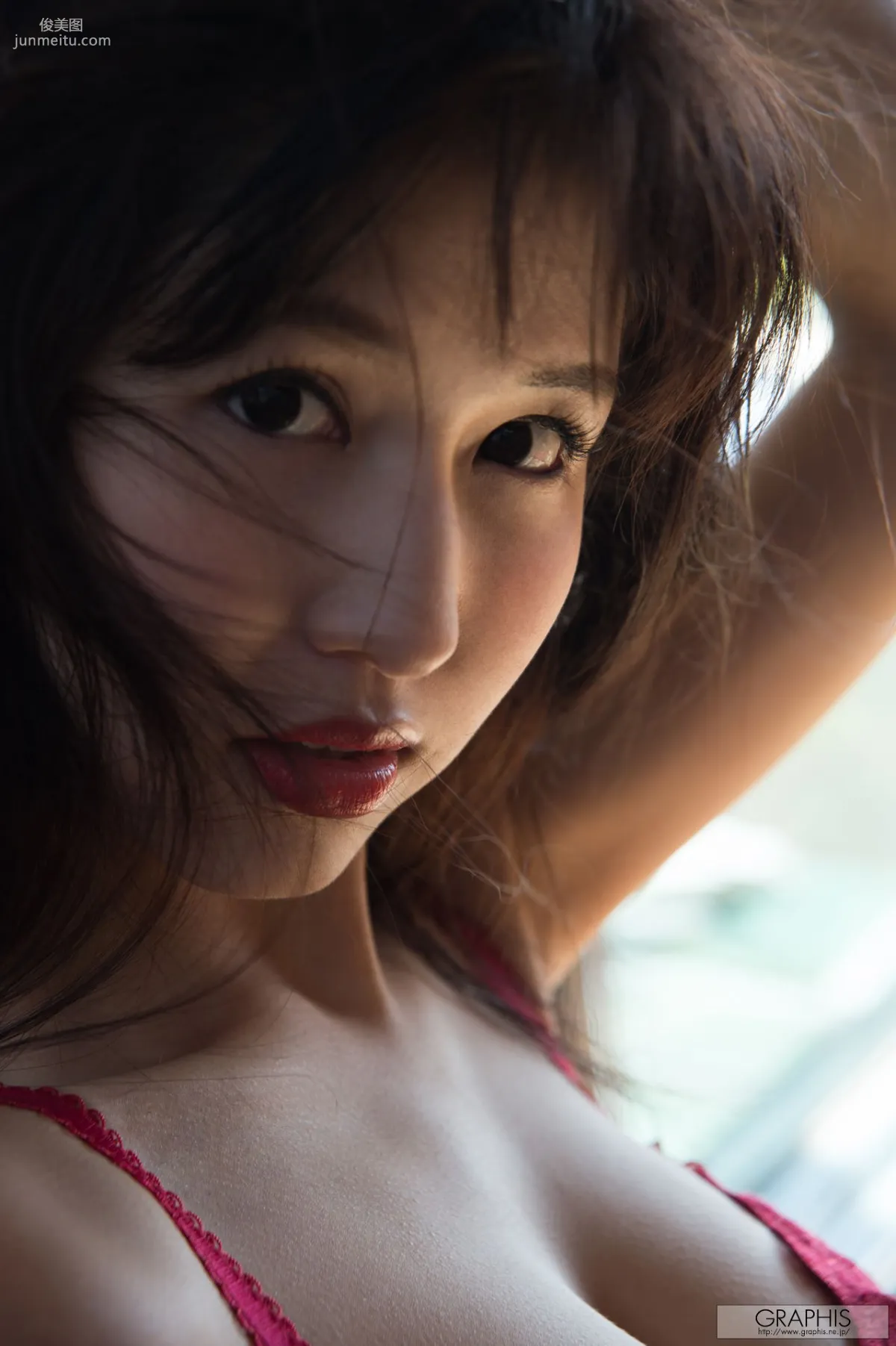 Momo Sakura: Graphis first gravure photo 40