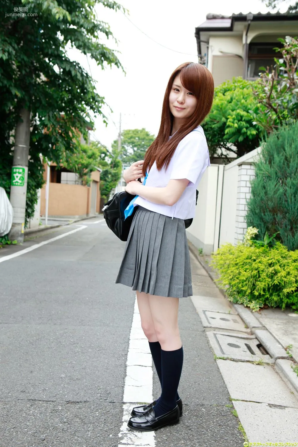 朝菜栞《甘いロリフェイスと制服の完全なる融合！》写真集 [DGC] NO.1040 1