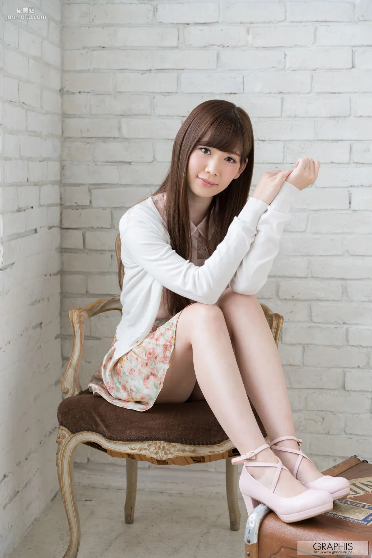 Tsumugi Akari: Graphis First Gravure photo 2