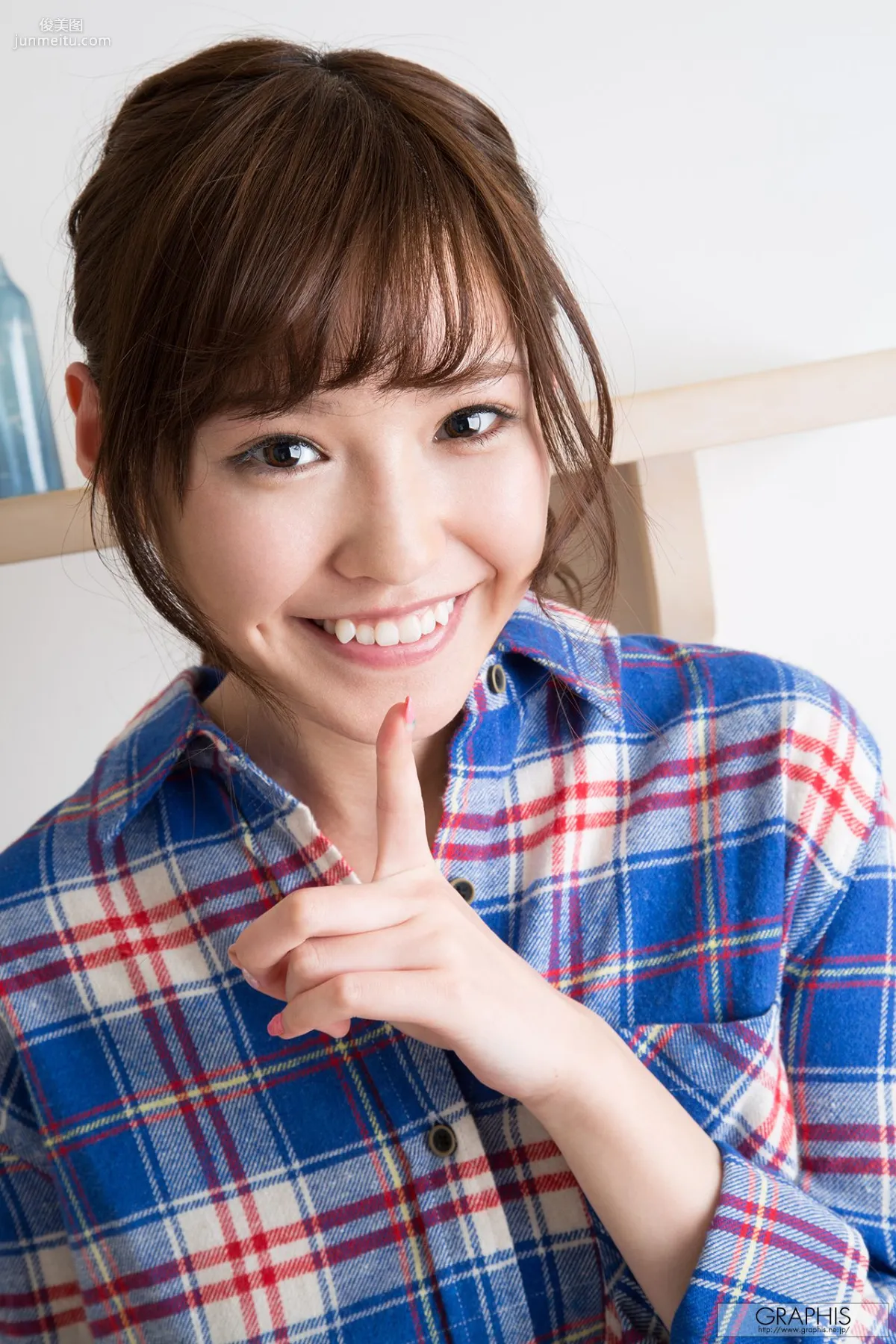 Arina Arata: Graphis First Gravure photo 2