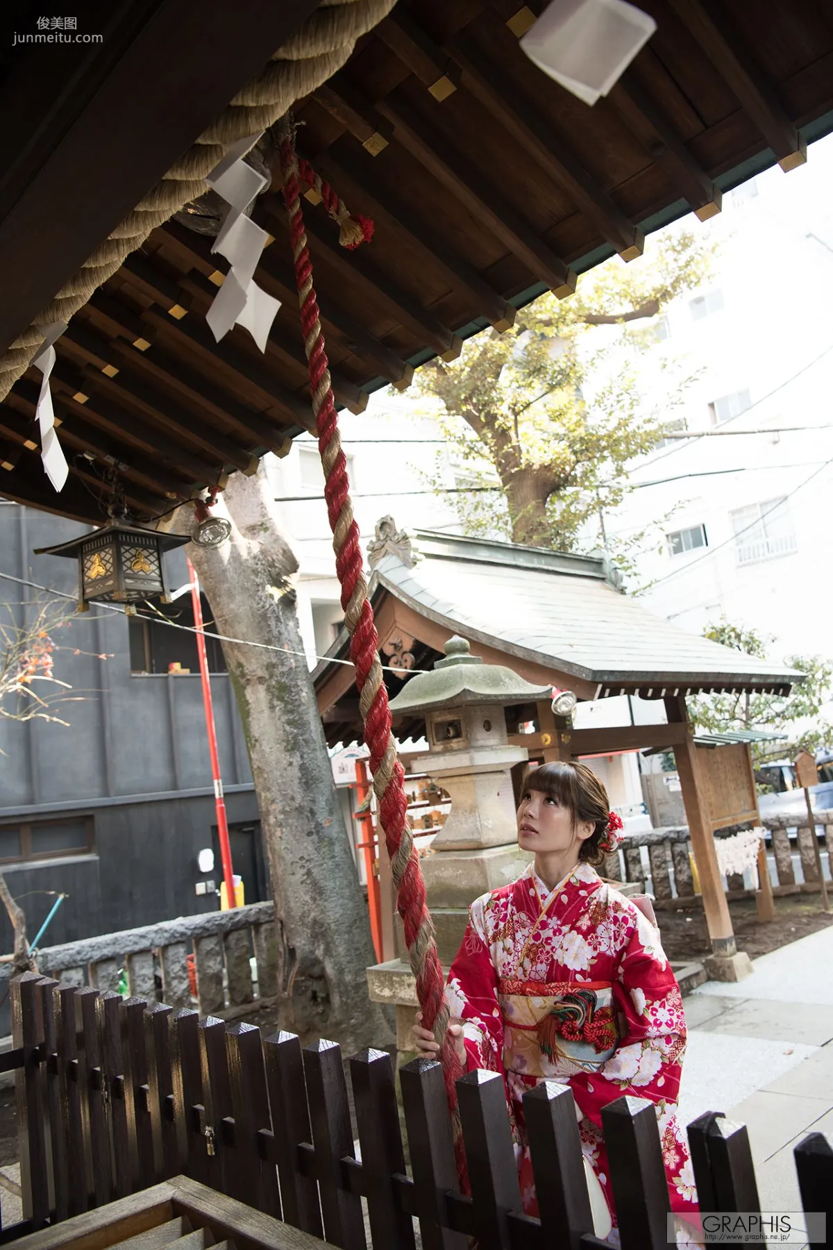 Airi Suzumura [Graphis] Limited Edition Photo Set photo 5