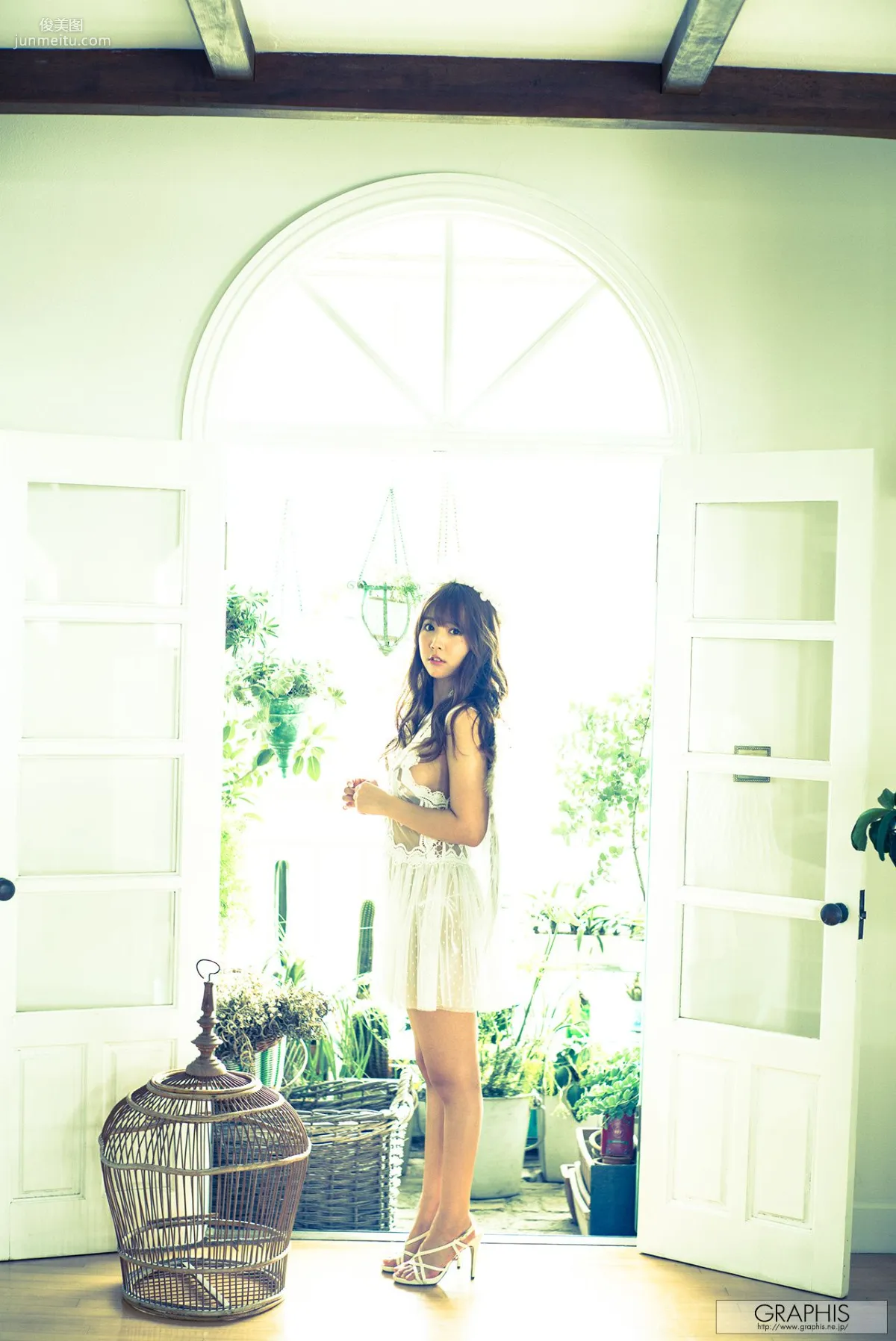 三上悠亜『Divine Sprout』 [Graphis] Gals 写真集23