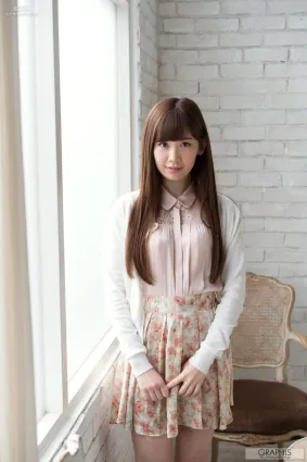 Tsumugi Akari 明裡つむぎ/明裡紬 [Graphis] First Gravure 初脫ぎ娘  寫真集