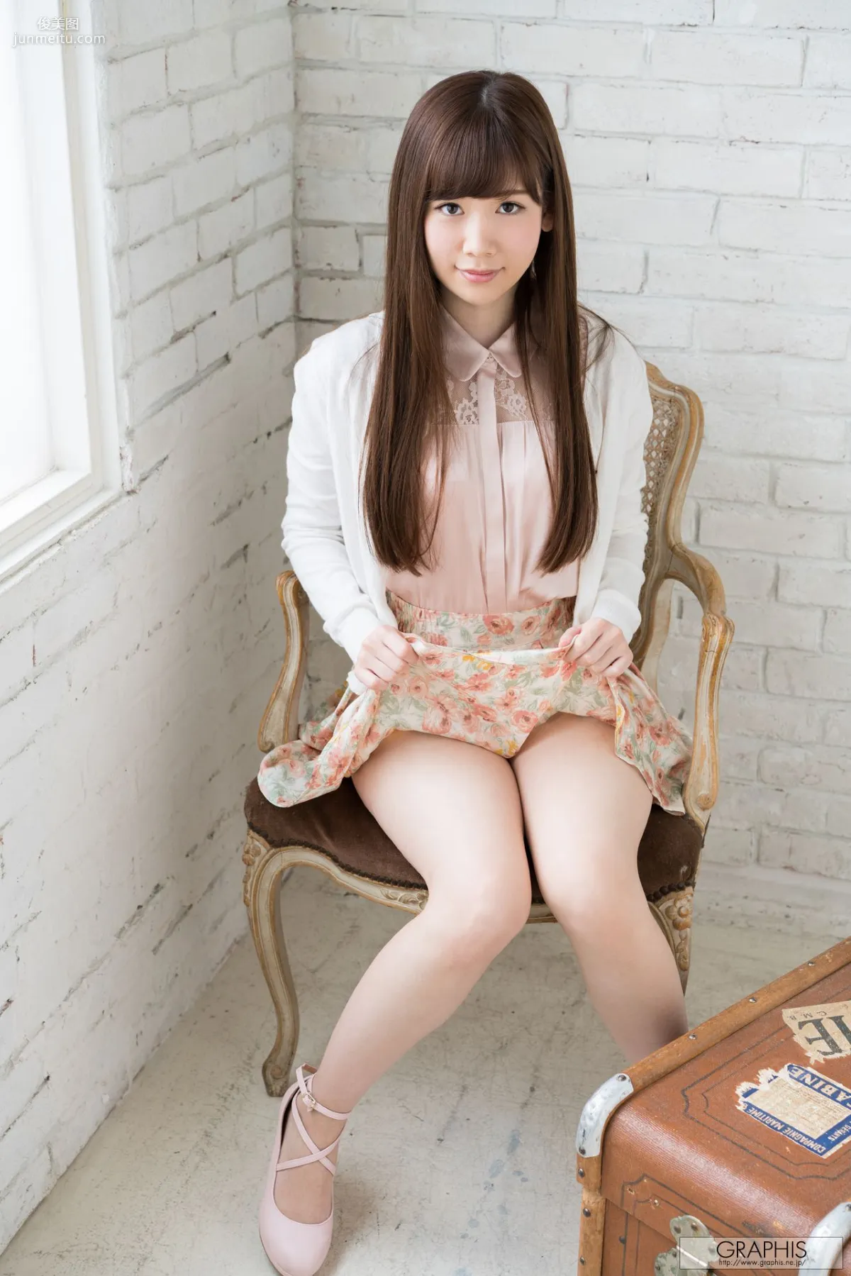 Tsumugi Akari: Graphis First Gravure photo 4