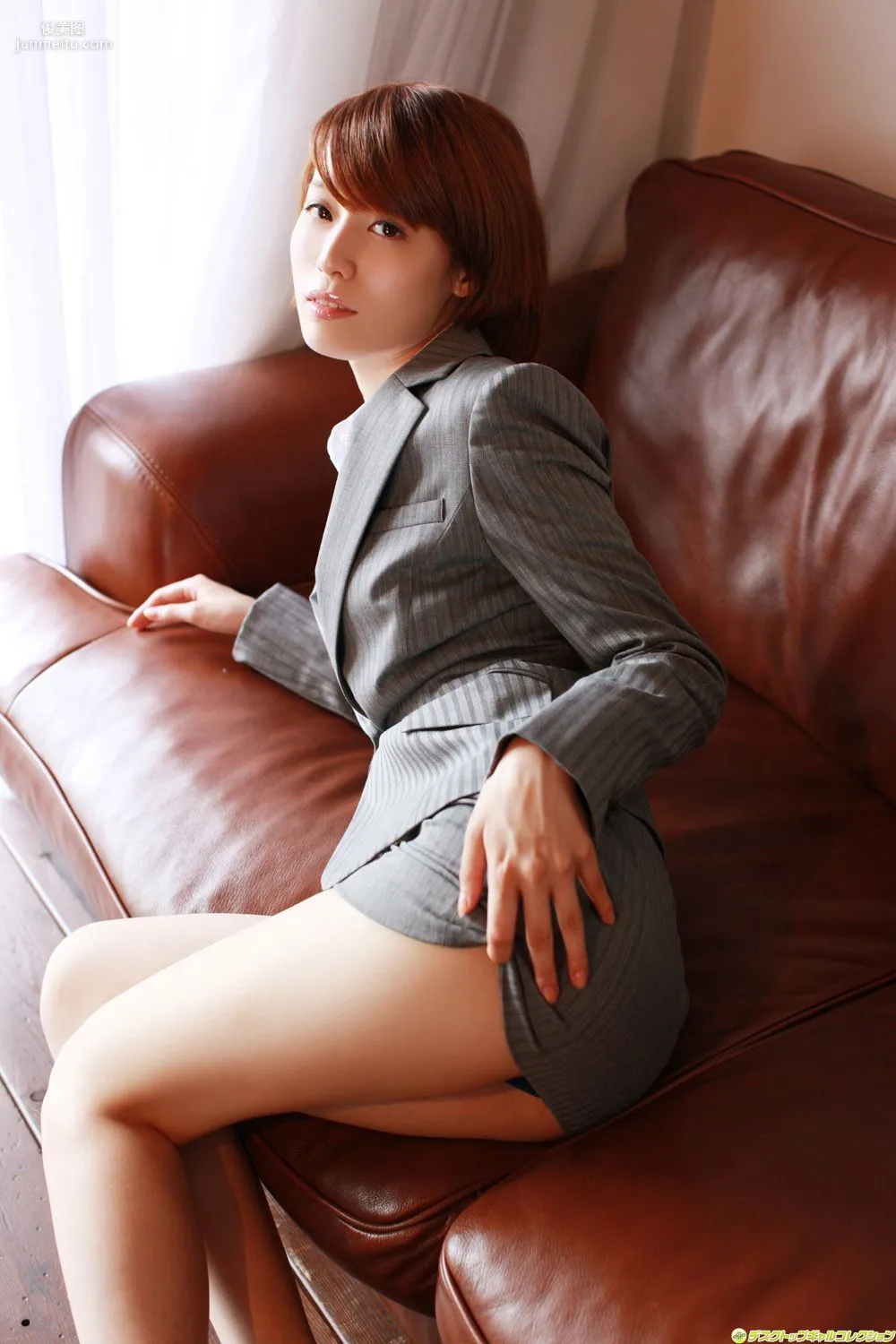 Erika Tsunashima 'Getting Close to the Bare Skin of a Superb Slender Older Sister' Photo Set [DGC] NO.1054 photo 32