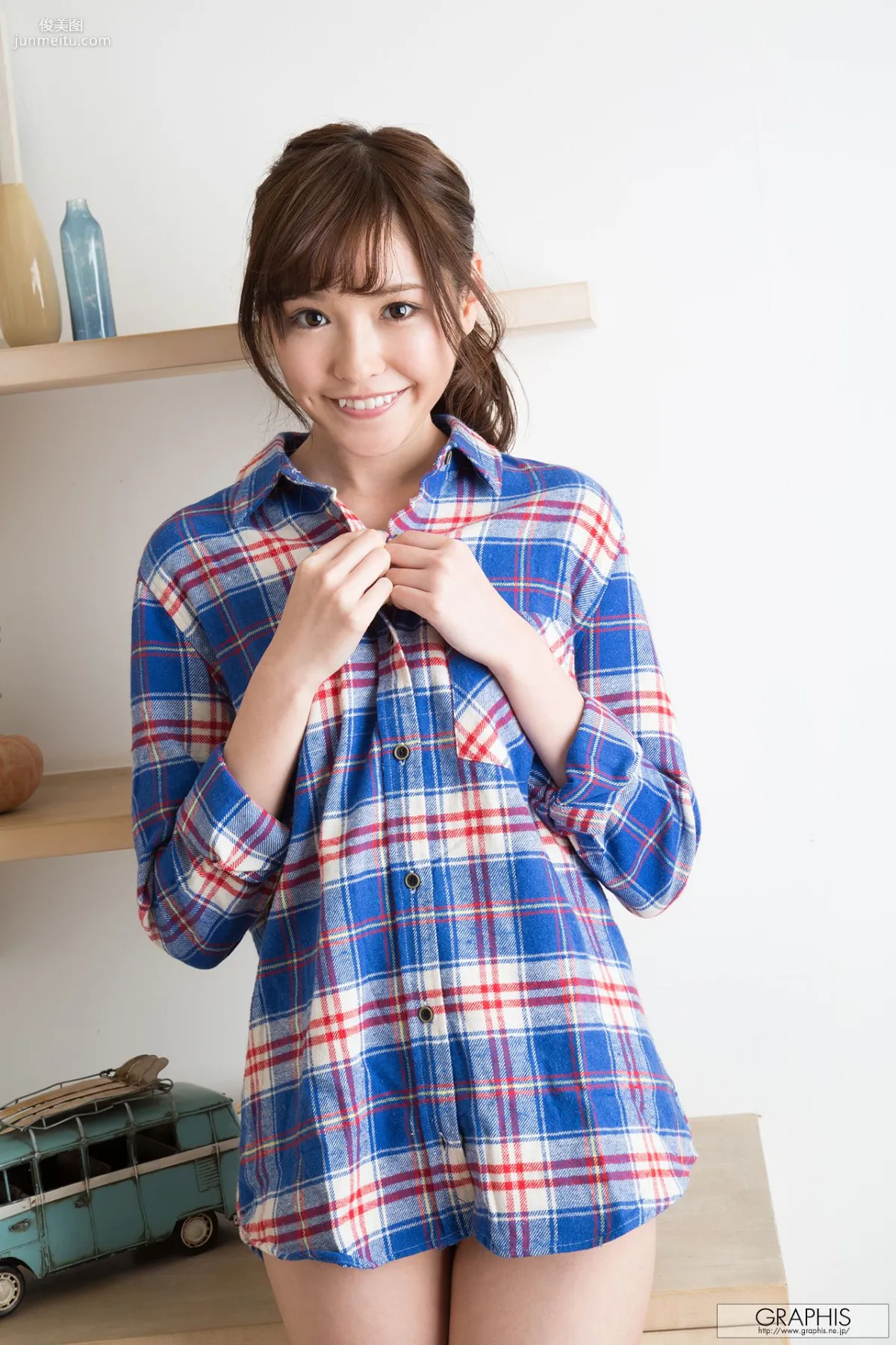 Arina Arata: Graphis First Gravure photo 3