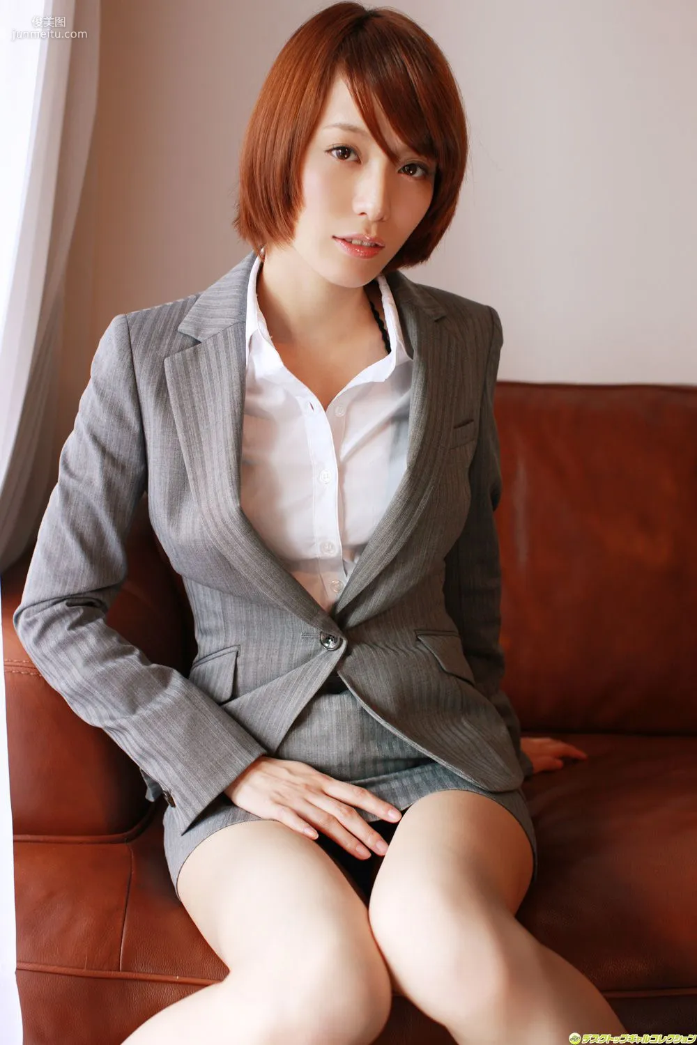 Erika Tsunashima 'Getting Close to the Bare Skin of a Superb Slender Older Sister' Photo Set [DGC] NO.1054 photo 27