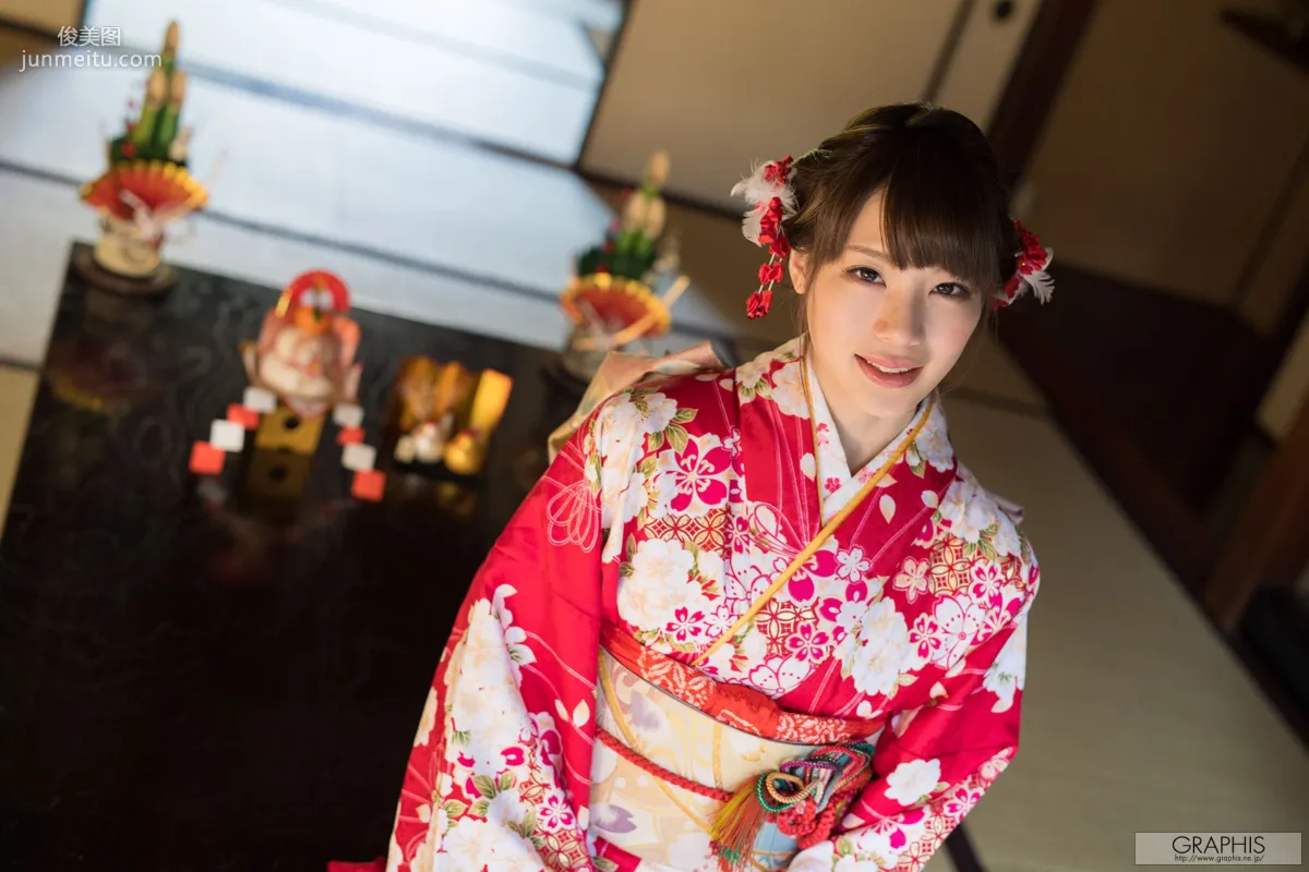 Airi Suzumura [Graphis] Limited Edition Photo Set photo 18