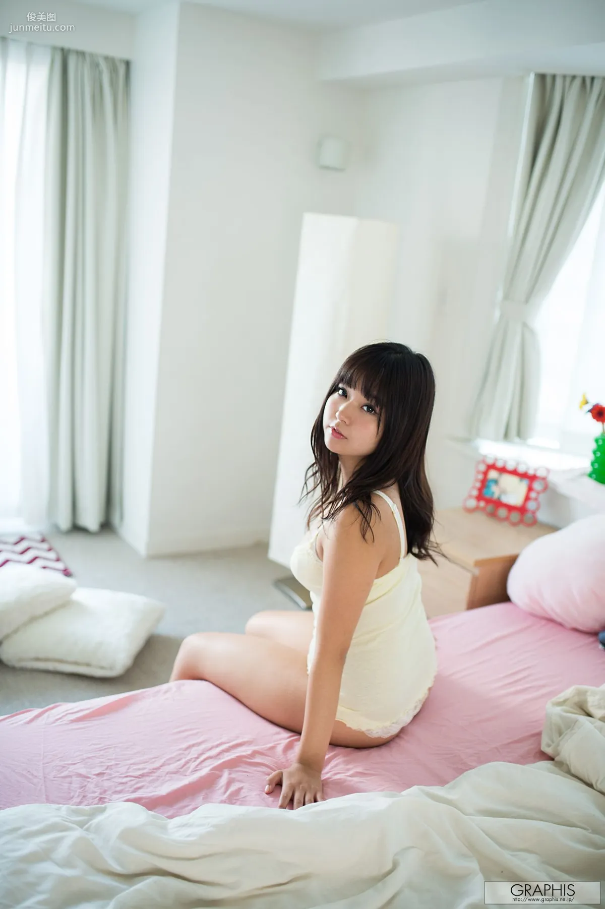 彩乃なな/彩乃奈奈『Whimsical cat』 [Graphis] Gals 写真集10