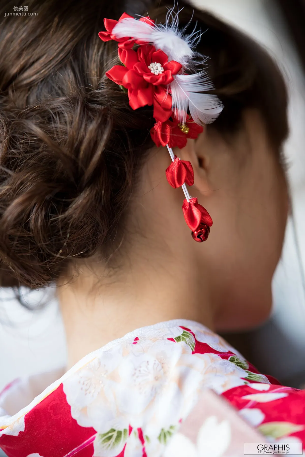 Airi Suzumura [Graphis] Limited Edition Photo Set photo 7
