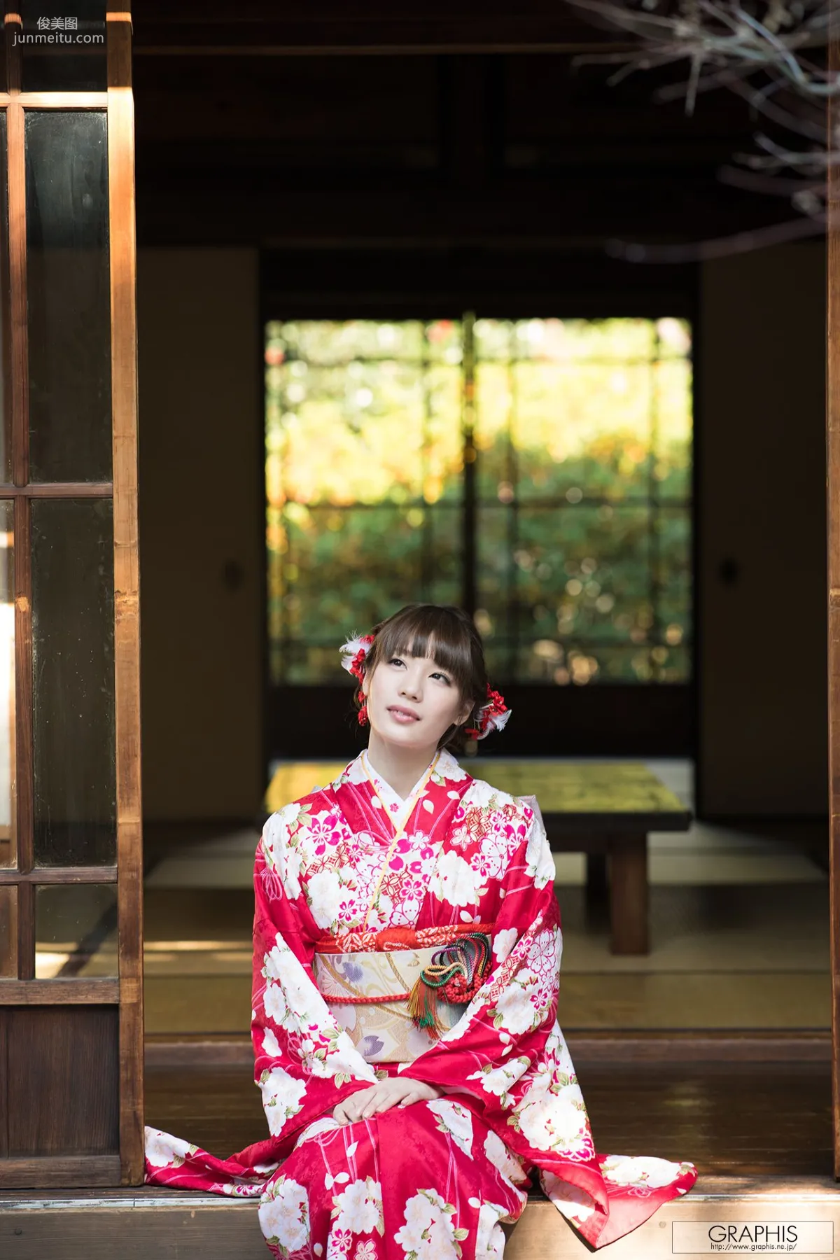 Airi Suzumura [Graphis] Limited Edition Photo Set photo 15