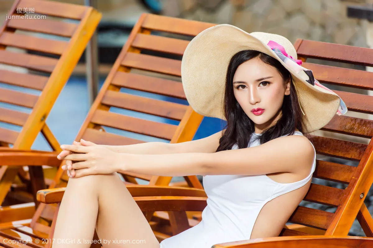Model Mei Ge, Fresh and Lovely, Beautiful Breasts and Legs, Fashionable and Sexy [DKGirl] VOL.026 Photo Set photo 19