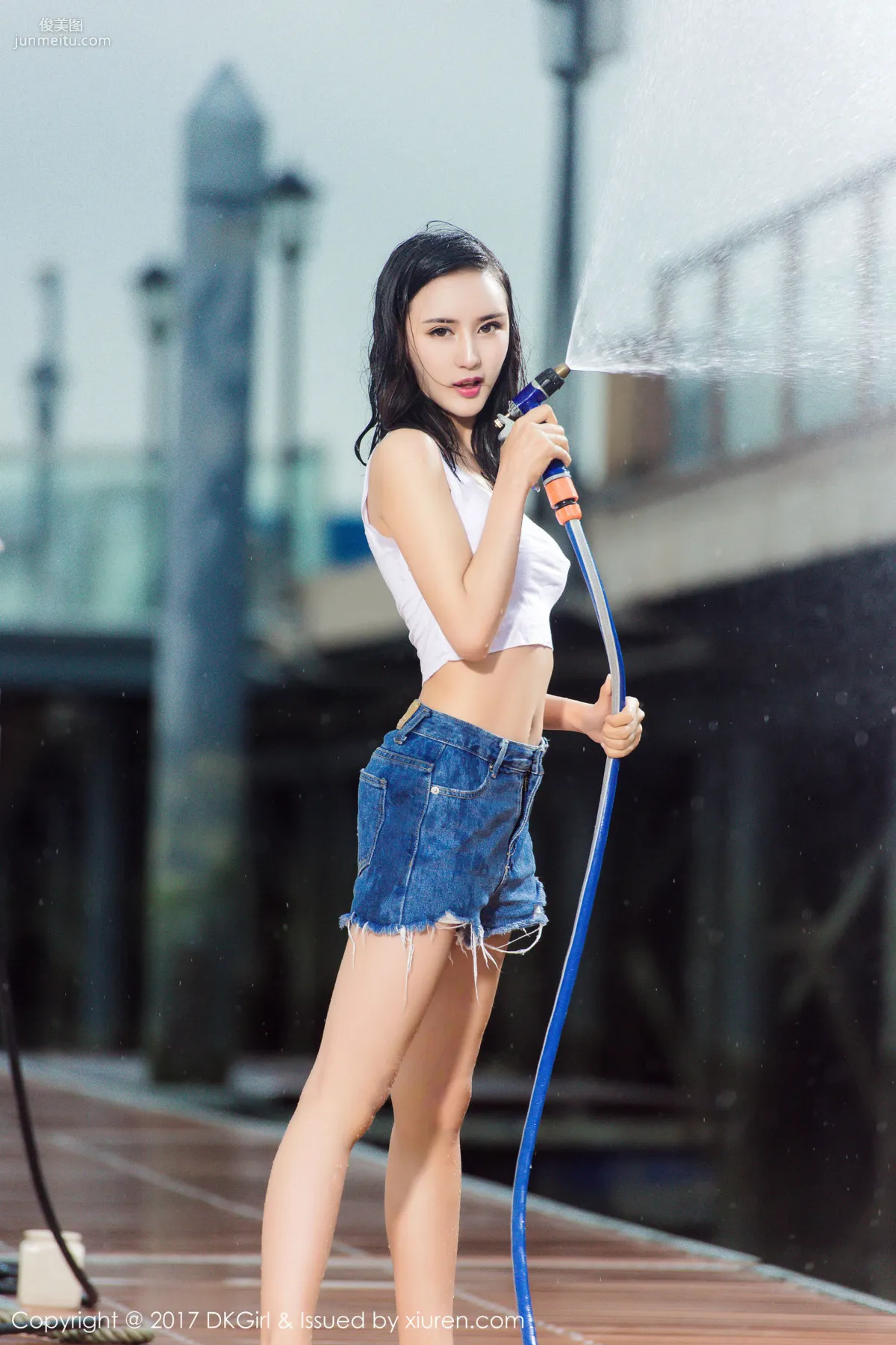 Model Mei Ge, Fresh and Lovely, Beautiful Breasts and Legs, Fashionable and Sexy [DKGirl] VOL.026 Photo Set photo 44