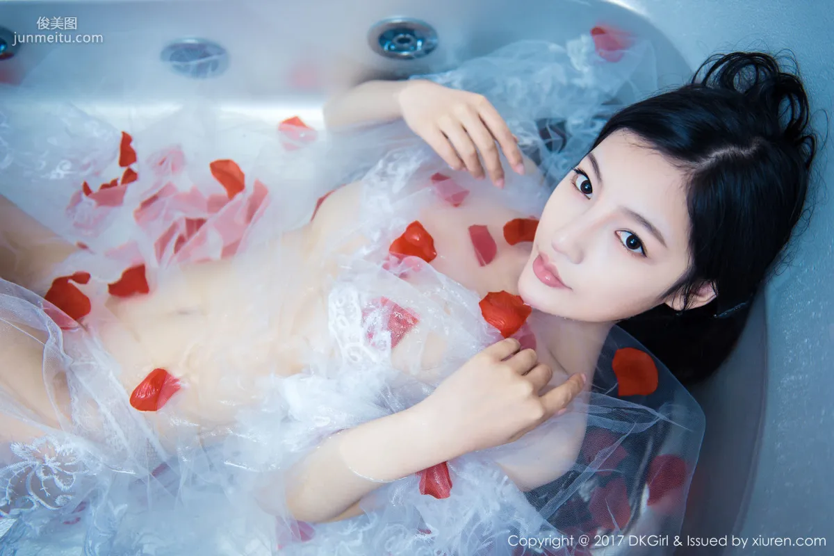 UU Awen《Bulging, Wet and Wonderfully Seductive》 [DKGirl] VOL.009 Photo Set photo 33