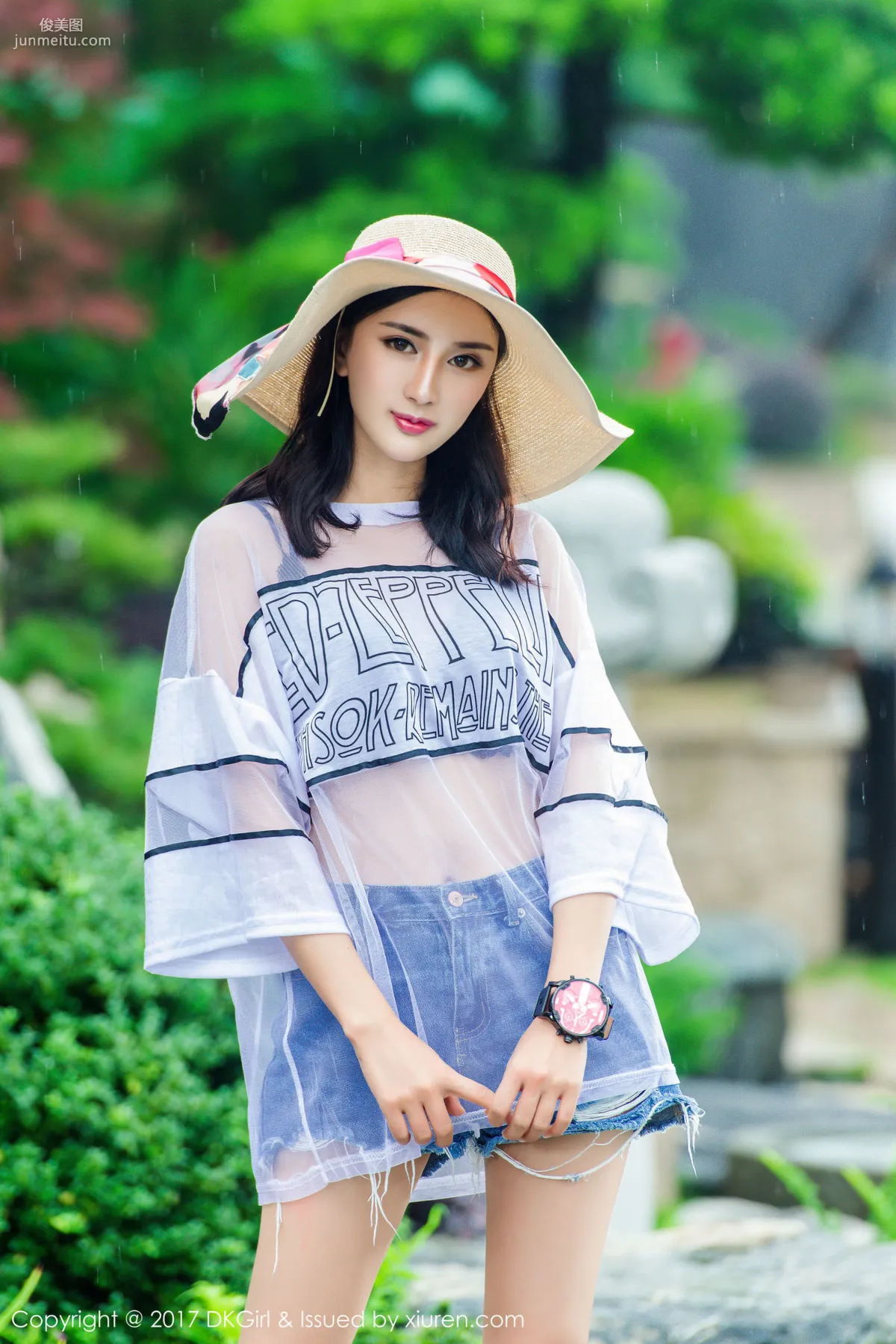 Model Mei Ge, Fresh and Lovely, Beautiful Breasts and Legs, Fashionable and Sexy [DKGirl] VOL.026 Photo Set photo 7