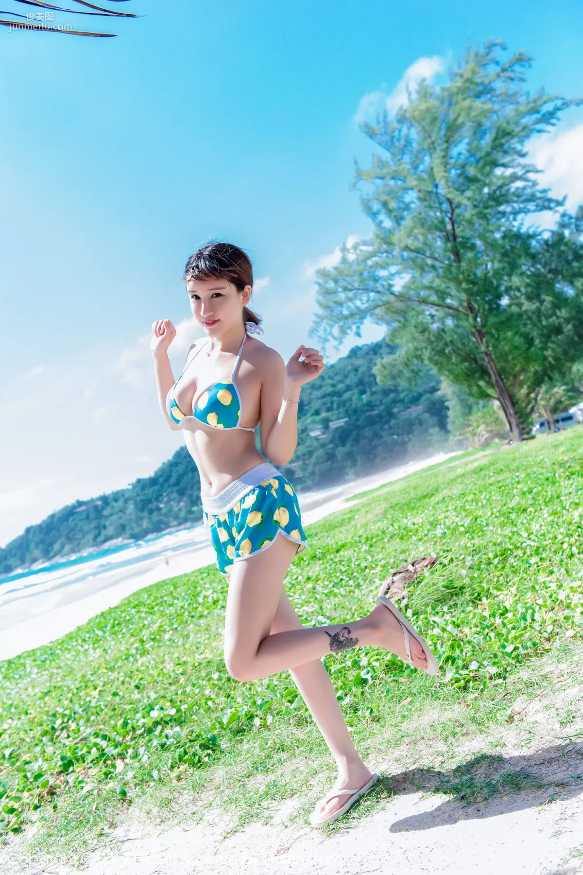 K8 Aojiao Mengmeng Vivian, Swimsuit + High-Cut + Wet Body [DKGirl] Vol.011 Photo Set photo 11