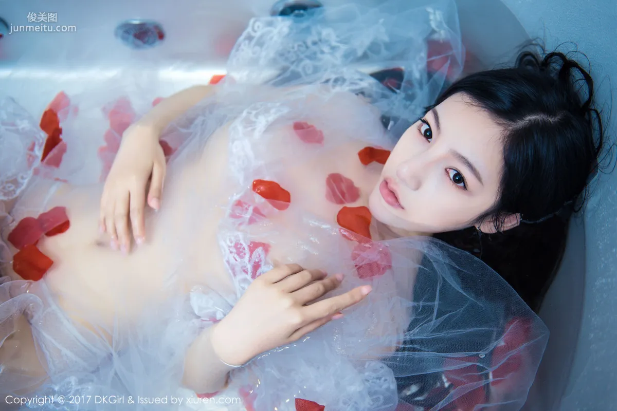 UU Awen《Bulging, Wet and Wonderfully Seductive》 [DKGirl] VOL.009 Photo Set photo 34