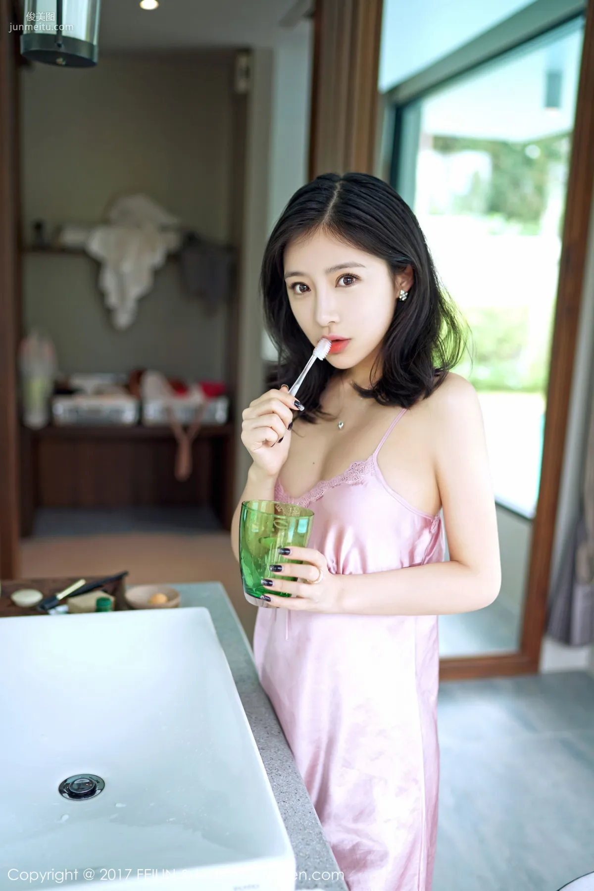 Shi Yijia KITTY 'Sleeping Beauty and the Seaside Beautiful Fairy' [FeiLin] VOL.084 Photo Set photo 13