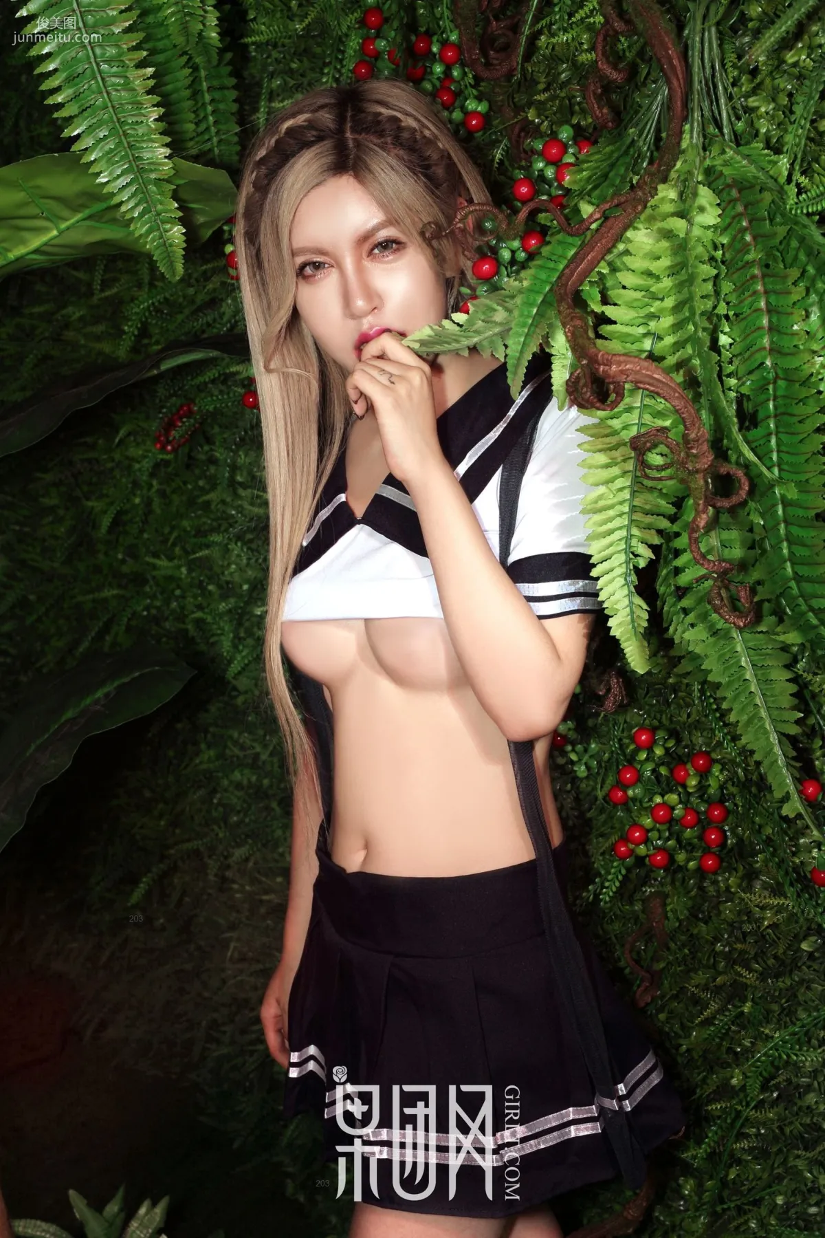 Zhang Linxi "Blue-Eyed Mixed-Race, School Uniform Nurse, Barely Covered" [Girlt] No.001 Photo Set photo 14