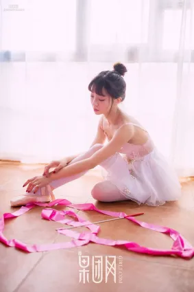 萌萌女《掌上芭蕾粉色糖果》 [果團網Girlt] No.044 寫真集
