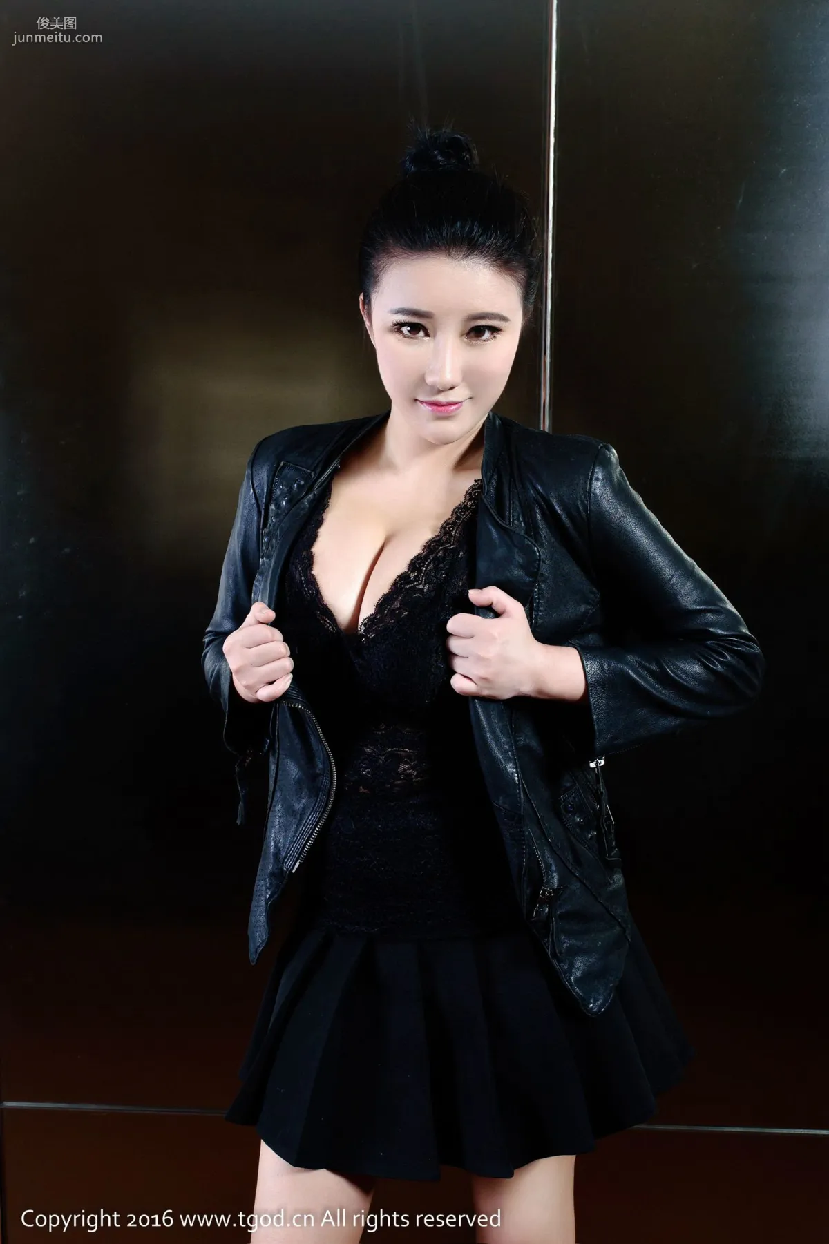 小紫藤《热辣焚身不自主》 [推女神/御女郎] 写真集4