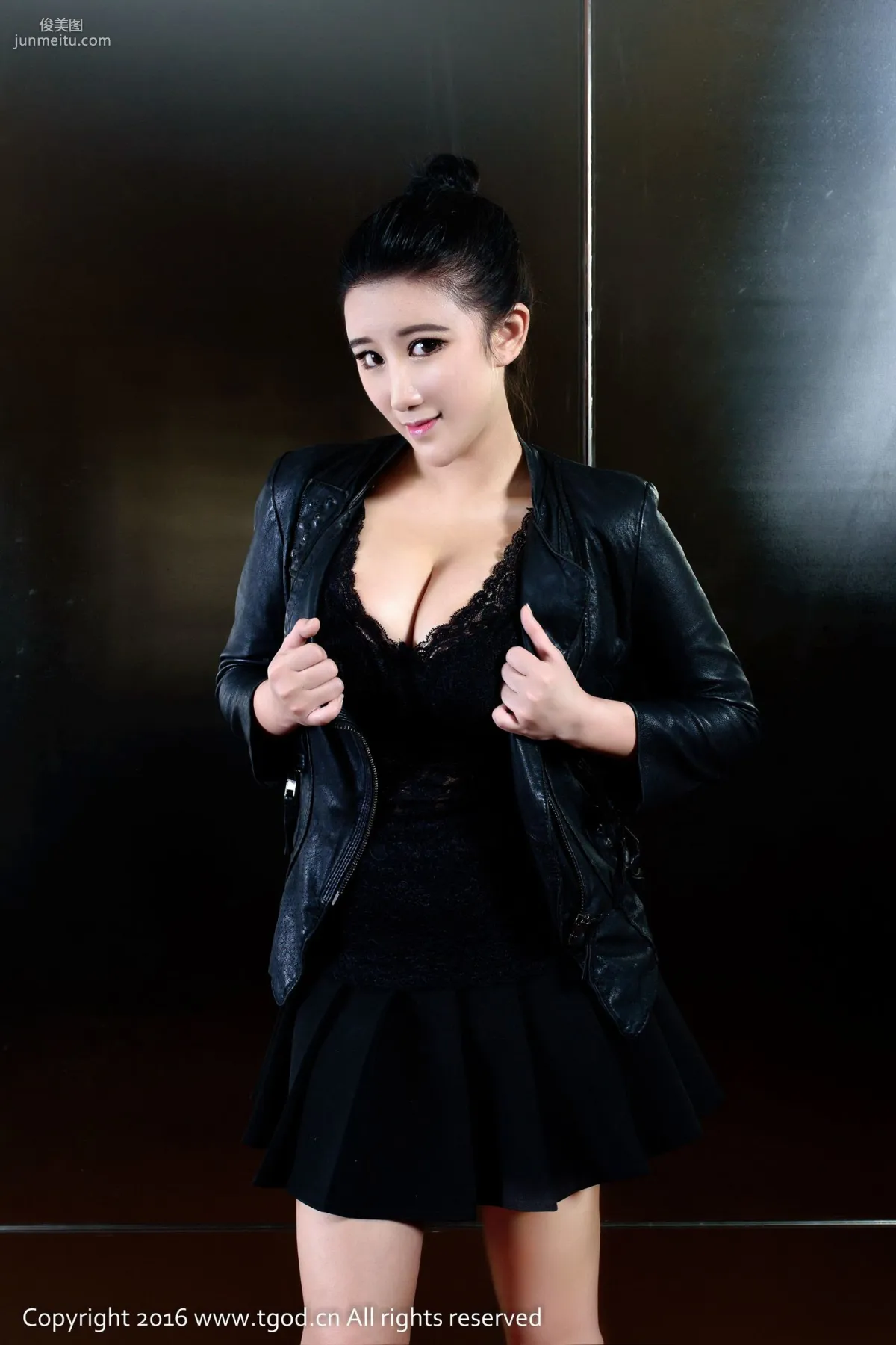 小紫藤《热辣焚身不自主》 [推女神/御女郎] 写真集3
