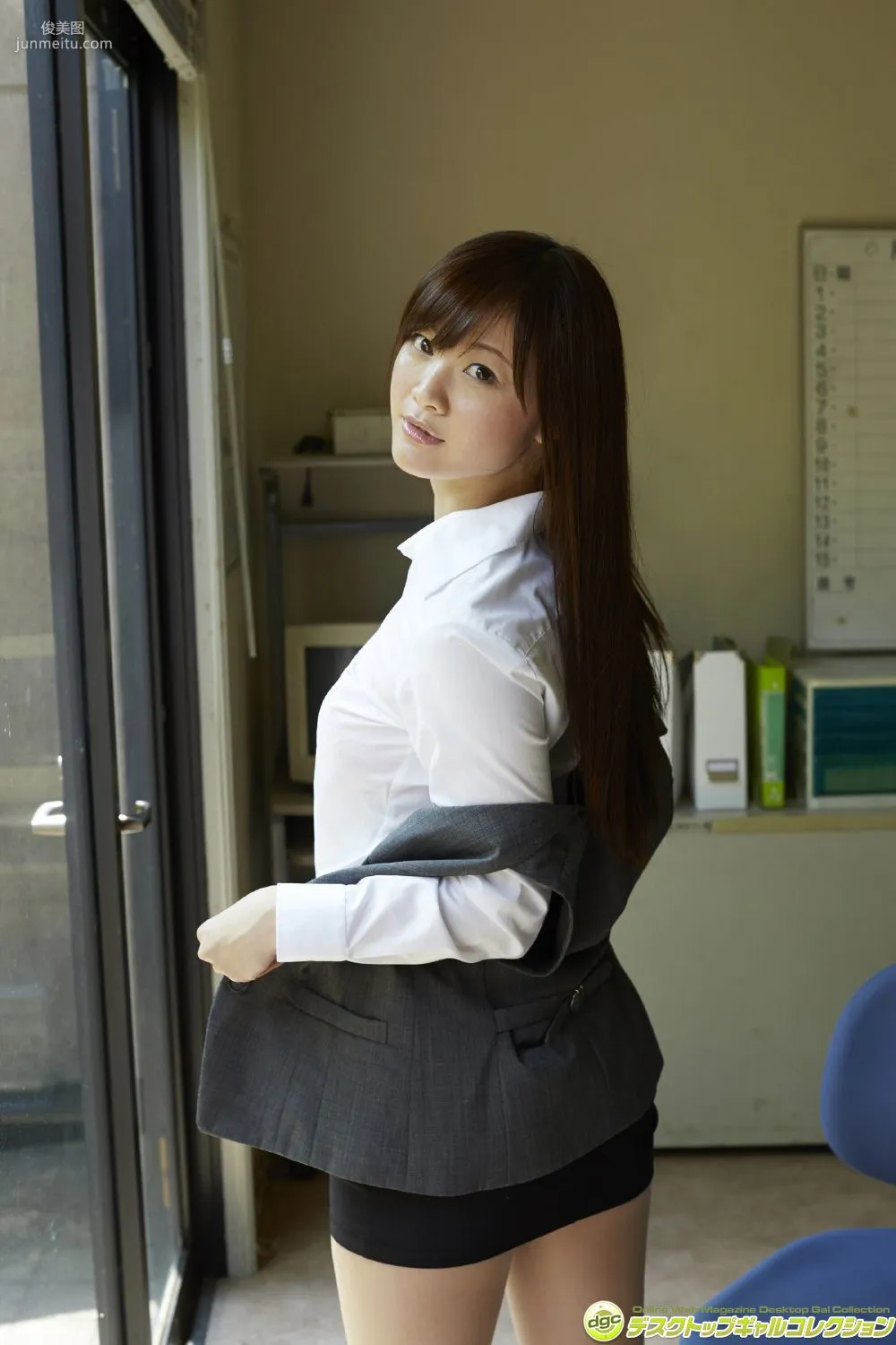 平林あずみ《可愛らしいルックスの真ん丸美尻クイーン！》寫真集 [DGC] NO.1271 6