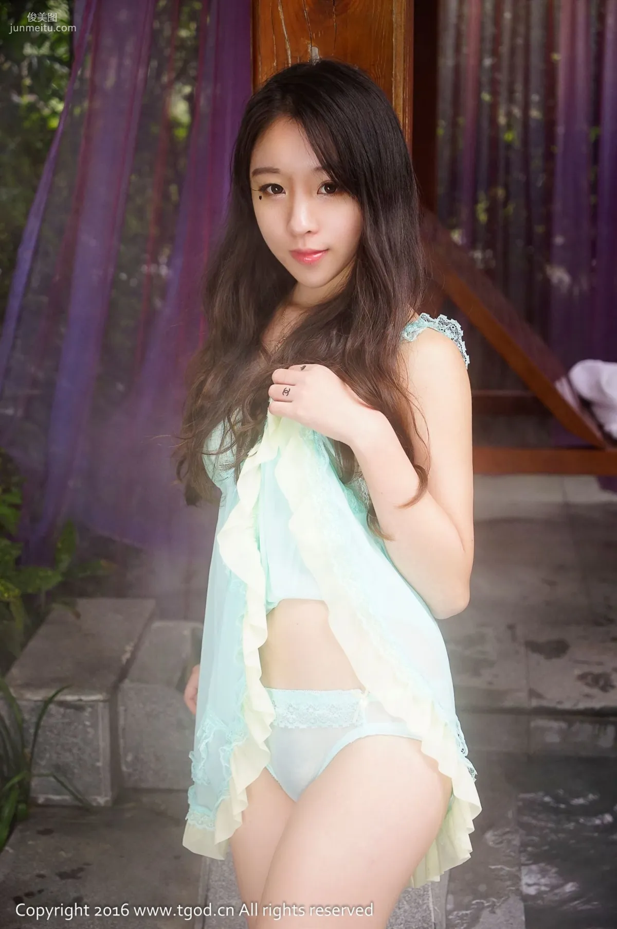 梓萱Crystal《裙擺與肚兜 大尺度溫泉秀》 [推女神TGOD] 寫真集 14