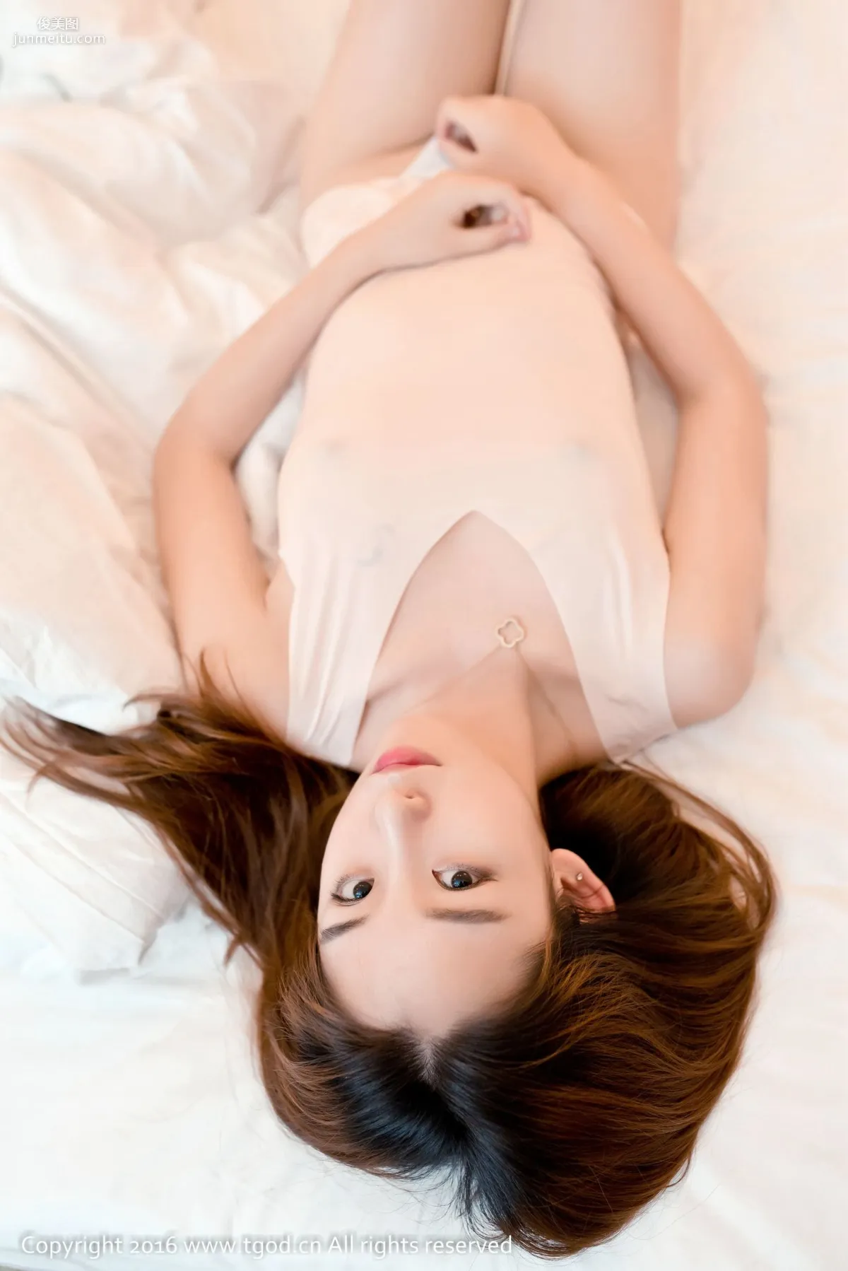 Zixuan Crystal, Gudou Hot Spring Travel Shoot, Short Skirt + Curves Charm [TGOD] Photo Set photo 38