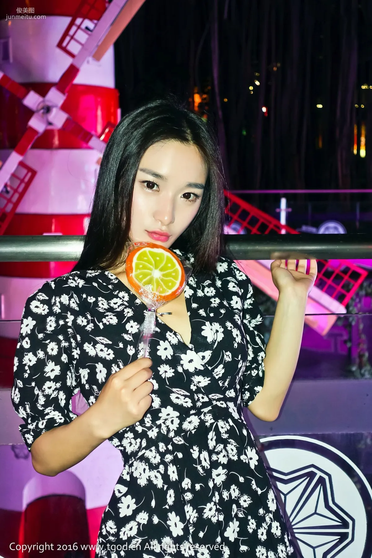 Qimeng Cherish Street Snap + Maid + Bathroom Wet Body [TGOD] Photo Set photo 8