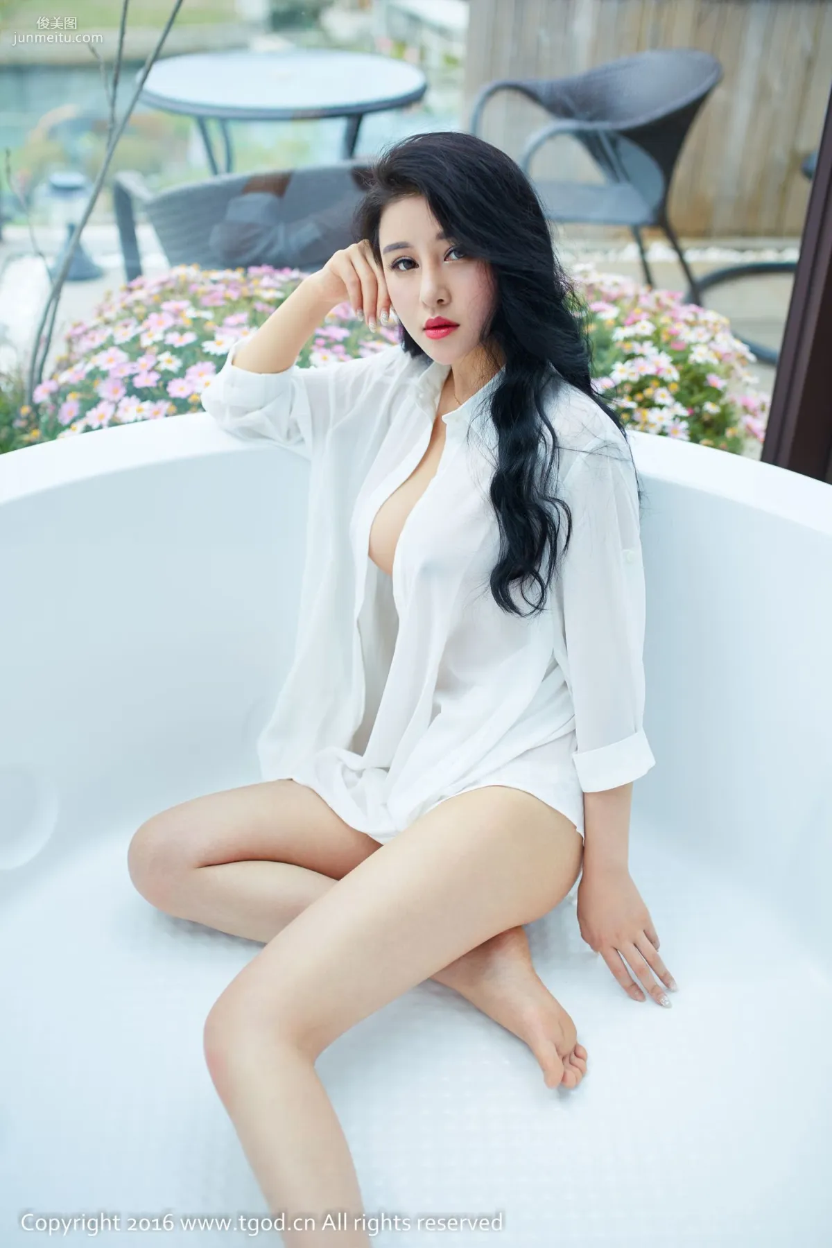 Ye Jiayi, Dali Travel Shoot, White Shirt and Pajamas Temptation [TGOD/YouMi Hui] Photo Set photo 8