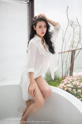 葉佳頤《大理旅拍》真空白襯衫+睡衣誘惑 [推女神/尤蜜荟] 寫真集