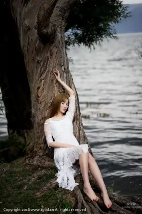 土肥圓矮《大理旅拍》大膽外拍 [推女神/尤蜜荟] 寫真集
