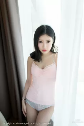施憶佳KITTY醬《粉色吊帶小短裙》 [推女神/尤蜜荟] 寫真集
