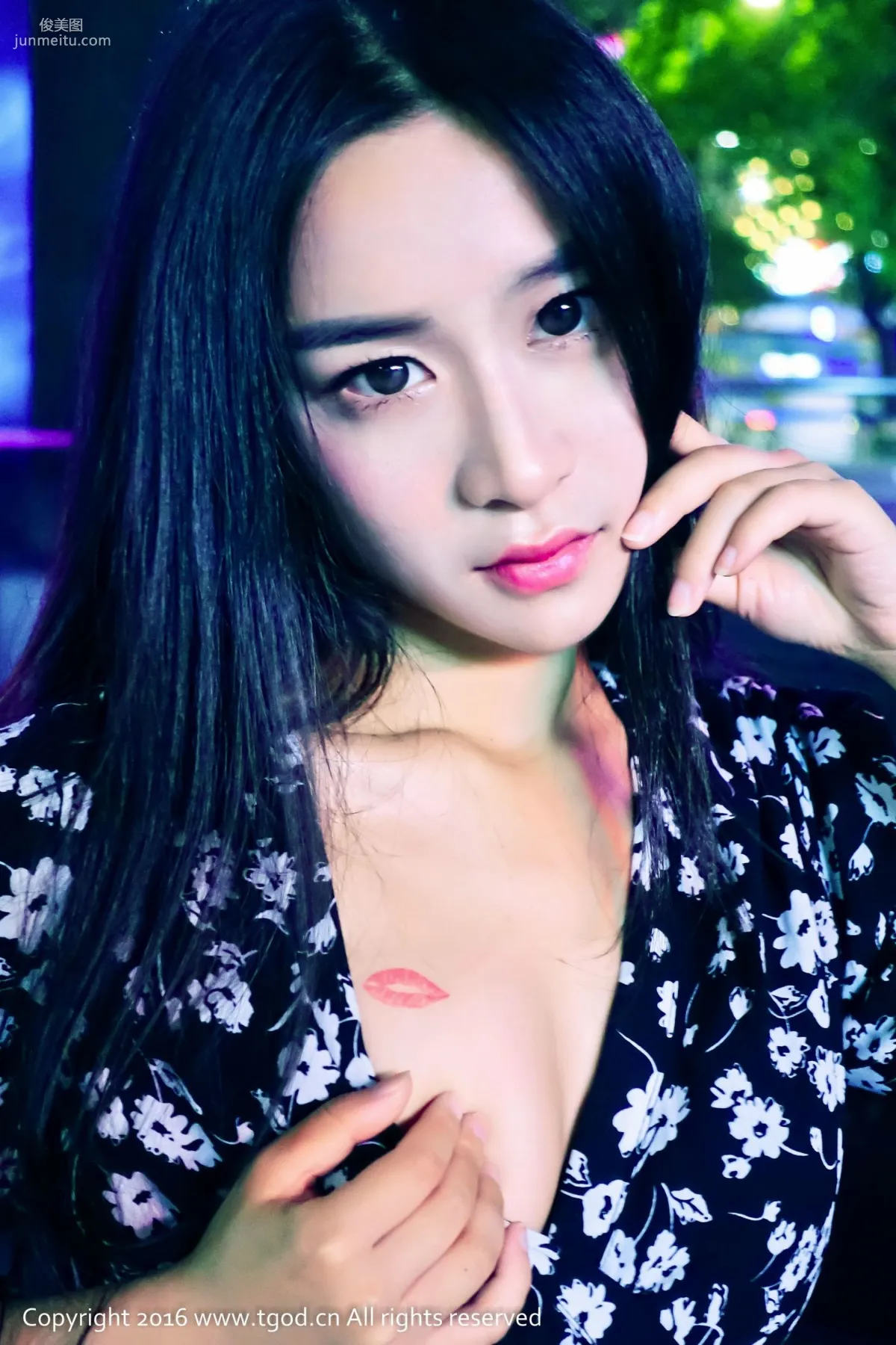 Qimeng Cherish Street Snap + Maid + Bathroom Wet Body [TGOD] Photo Set photo 5