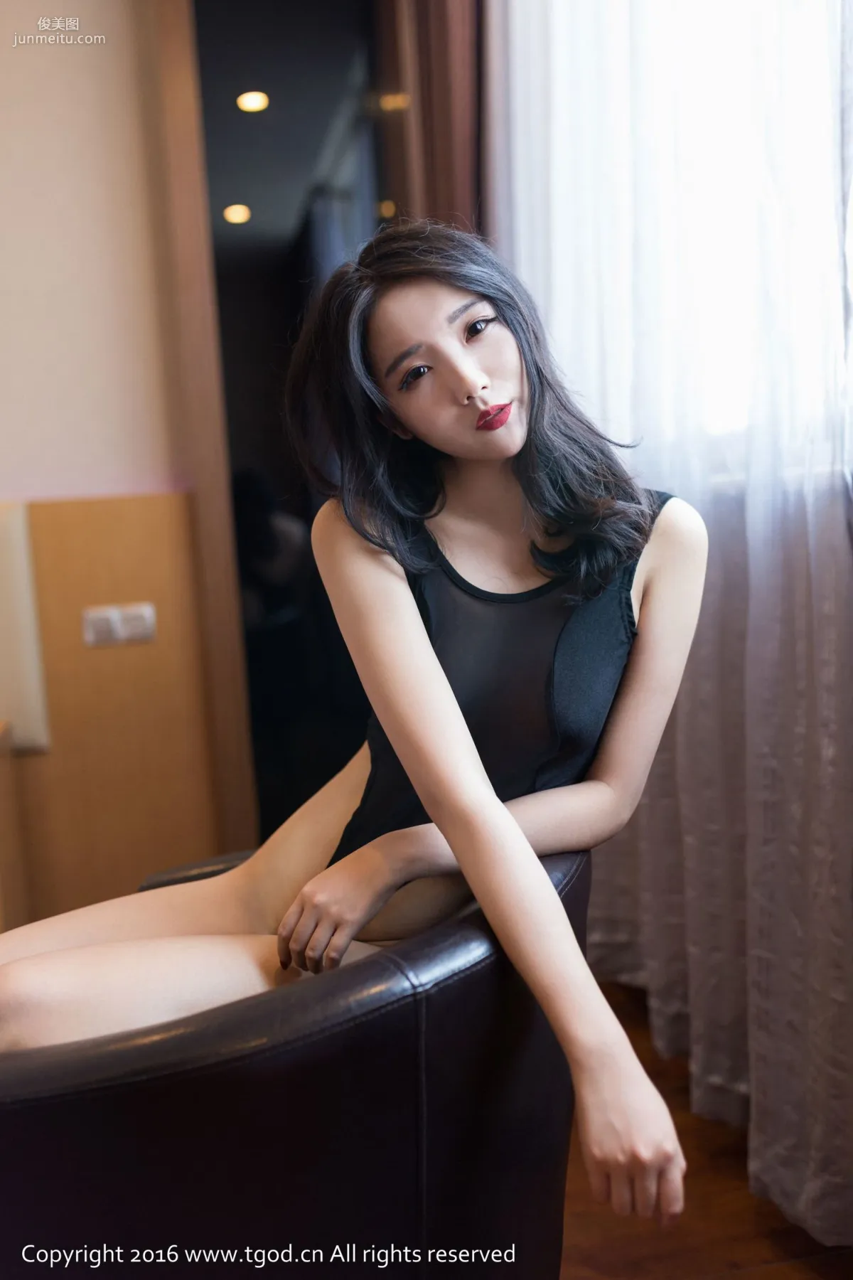 Mei ya, Deep Red Fragrant Lips, Enchanting Eyes, Mature Woman Aura [TGOD] Photo Set photo 3