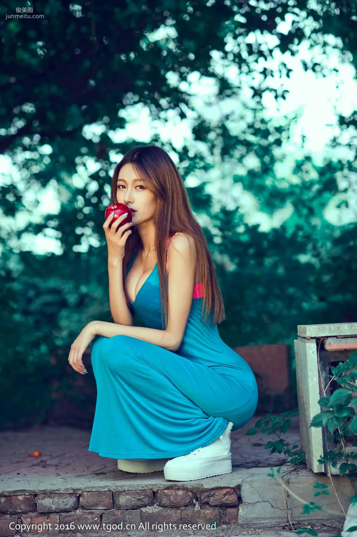 Geng Jing "Water-Snake Waist, Round and Full Curves, a True Goddess" [TGOD] Photo Set photo 1