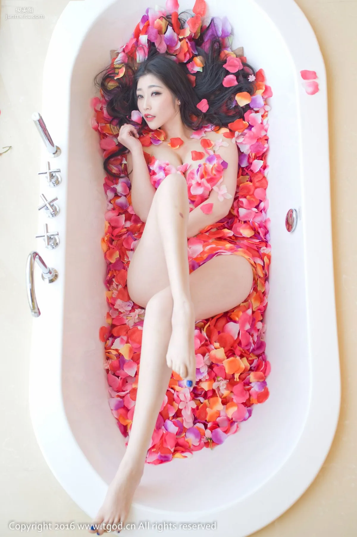 Daji Toxic / Xiao Liu Yan D, Petals Wrapped Around the Body Bathtub Show [TGOD] Photo Set photo 12