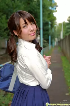 橋本梨菜《制服がはち切れるほどの大迫力Gカップ!》寫真集 [DGC] NO.1290