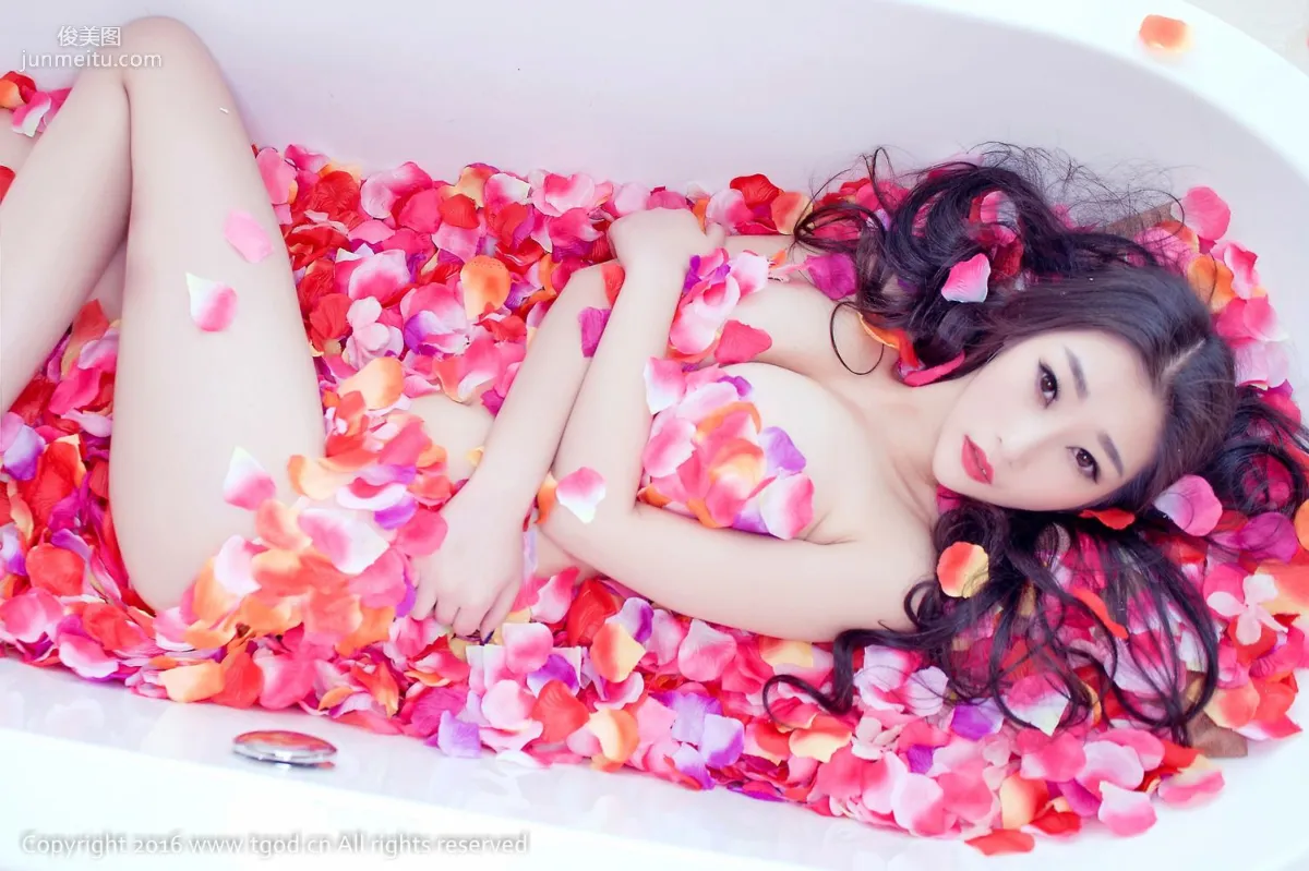 Daji Toxic / Xiao Liu Yan D, Petals Wrapped Around the Body Bathtub Show [TGOD] Photo Set photo 4
